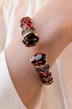 Tubogas Armreif aus Roségold mit natürlichen Zirkonen, Emaille und champagnerfarbenen Diamanten