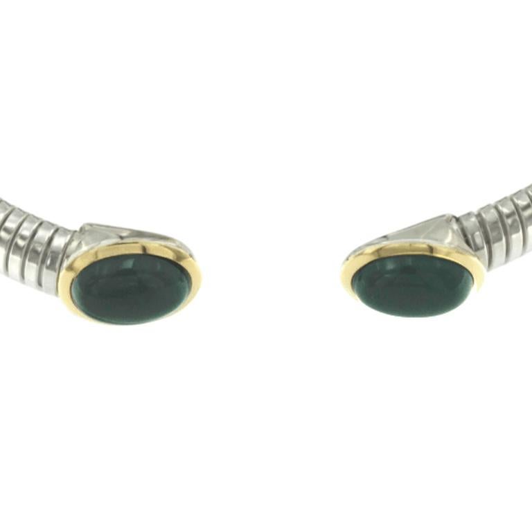 Tubogas-Halskette aus 925er Silber, vergoldet und mit grünen Achaten. 

Lange Stränge aus Gold oder Silber werden aus Platten gefertigt, die miteinander verwoben werden, um die uns bekannte röhrenförmige Form zu erhalten, die für jeden Moment