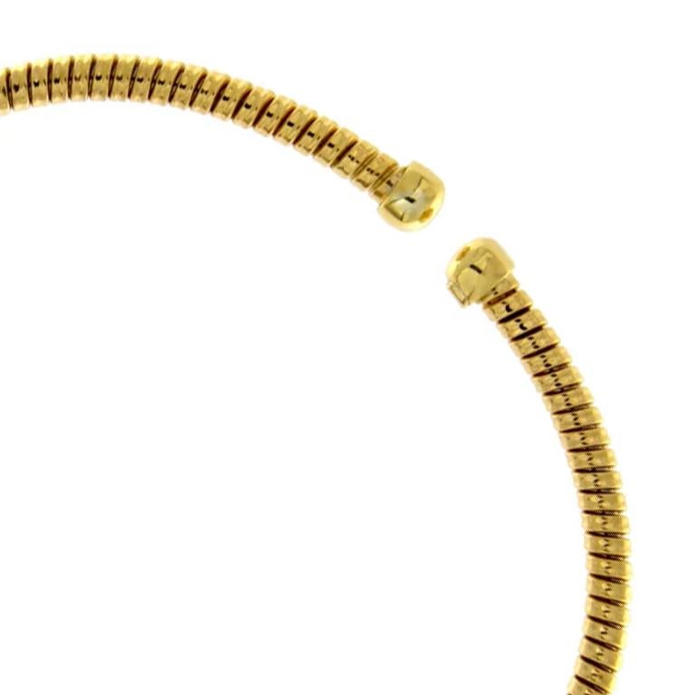 Tubogas yellow gold bracelet weighing gr. 5.90.

Long strands of gold or silver are crafted from slabs woven together to give the tubular shape we know, suitable for every moment, perfect for every style.


Tubogas mesh has evolved over millennia,