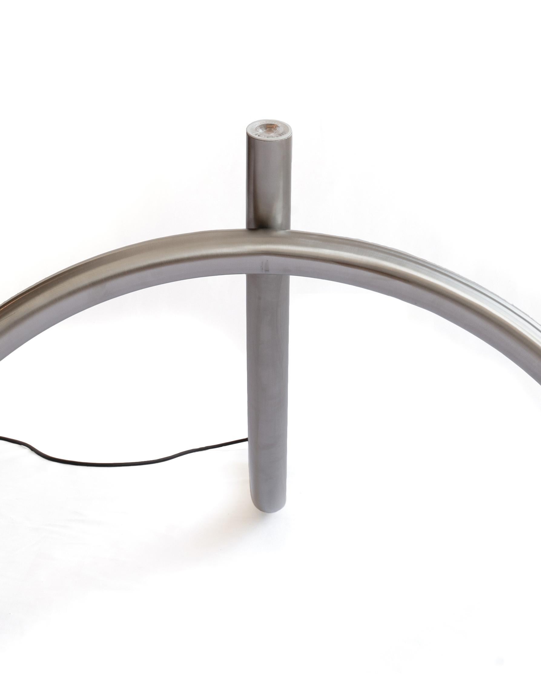 Tubs i Llums #04 von Max Enrich, Stehlampe aus Edelstahl im Angebot 2