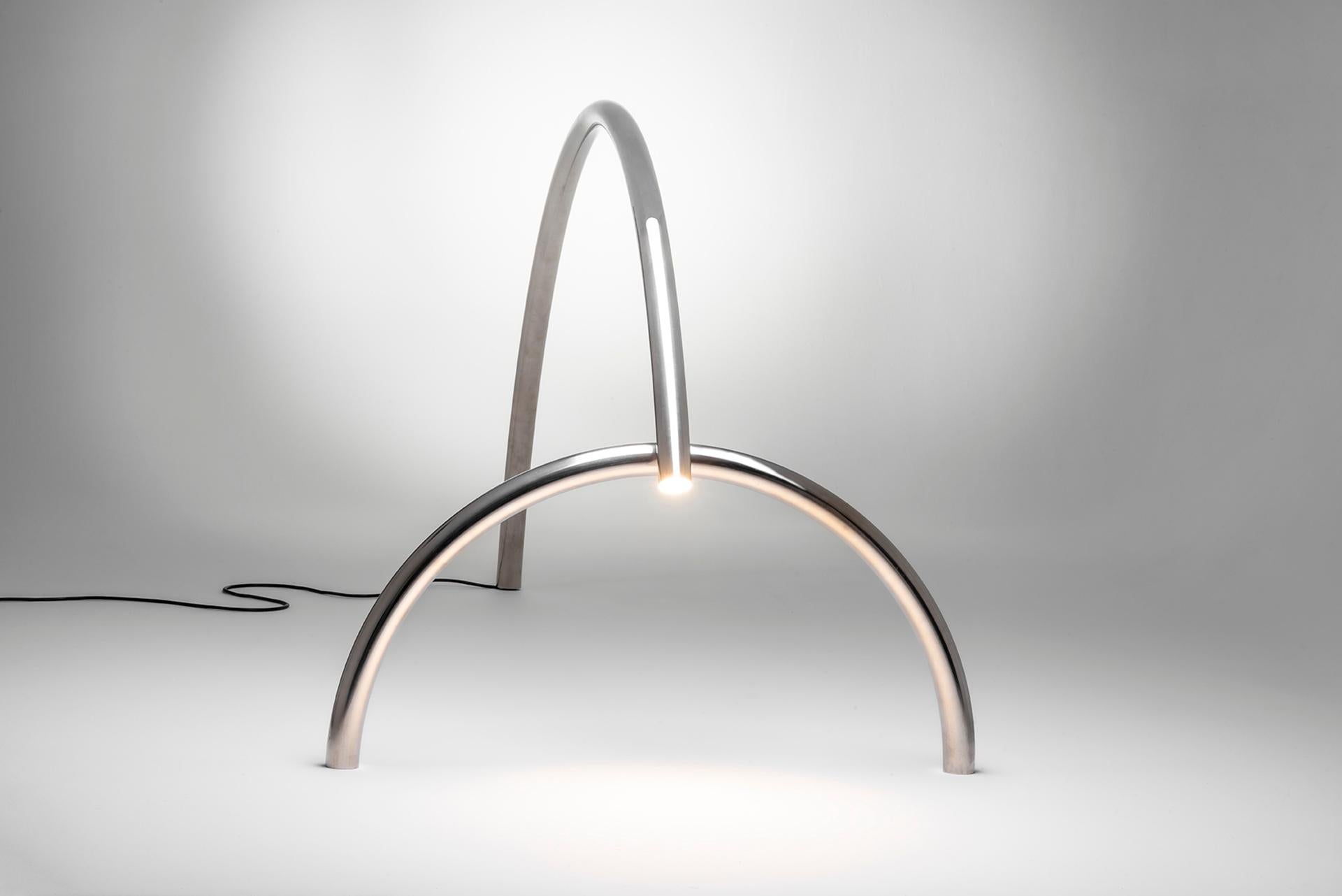 Tubs i llums lamp by Max Enrich is Presented by Il lacions

This lamp is part of a family of 9 self-standing light structures. All made by the junction of an arch carrying light and an arch behaving as a support, these lamps play with equilibrium