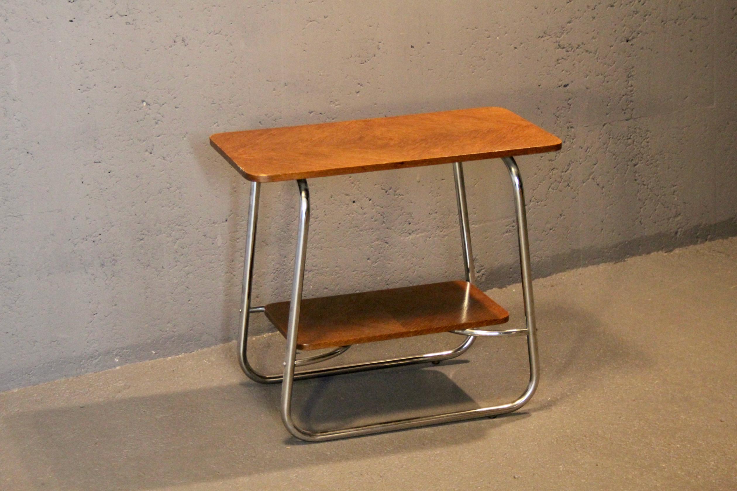 Table à thé en bois et tube de style Bauhaus