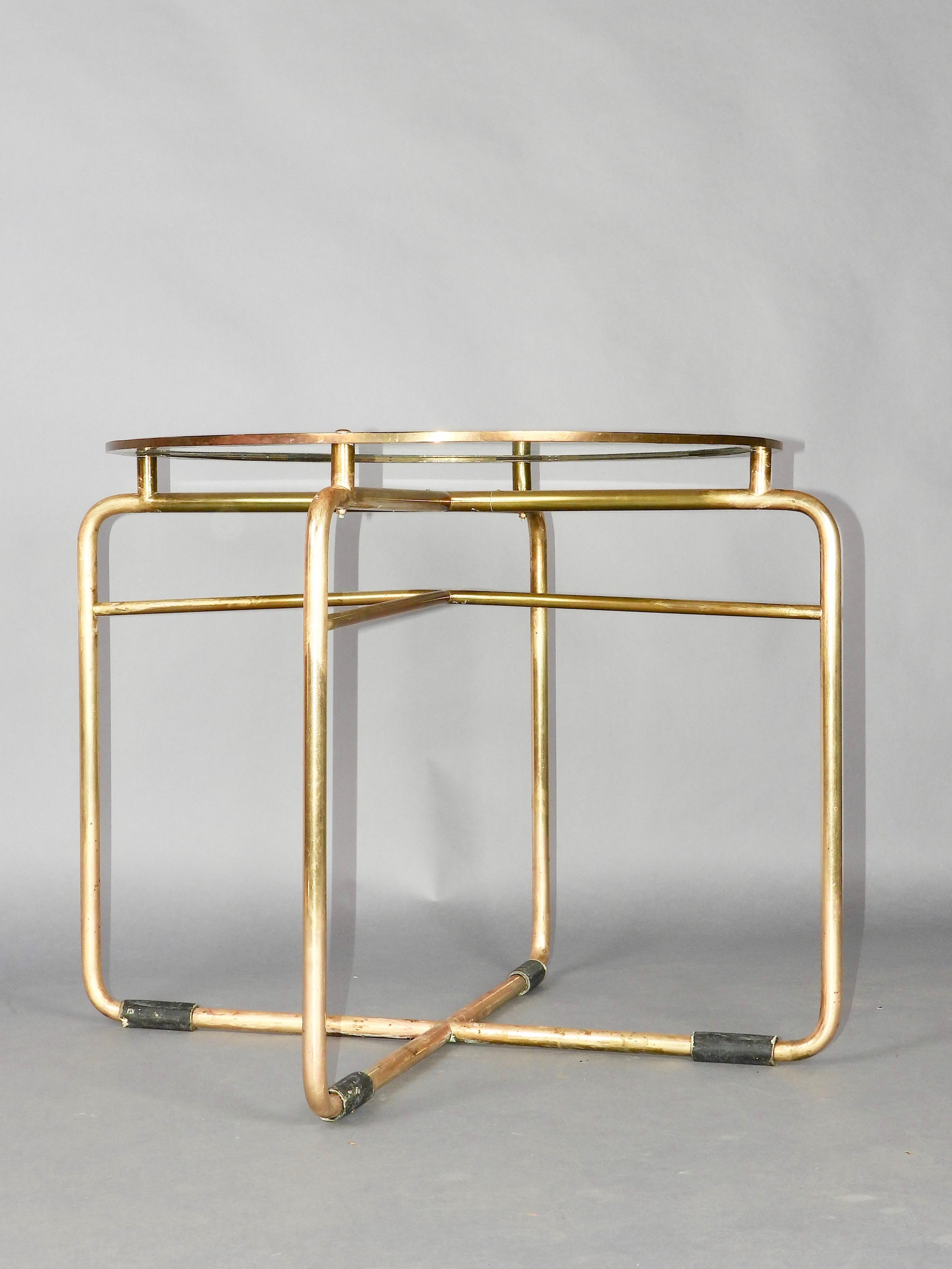 rohrförmiger art deco pedestal tisch mit goldener patina im Zustand „Gut“ im Angebot in grand Lancy, CH