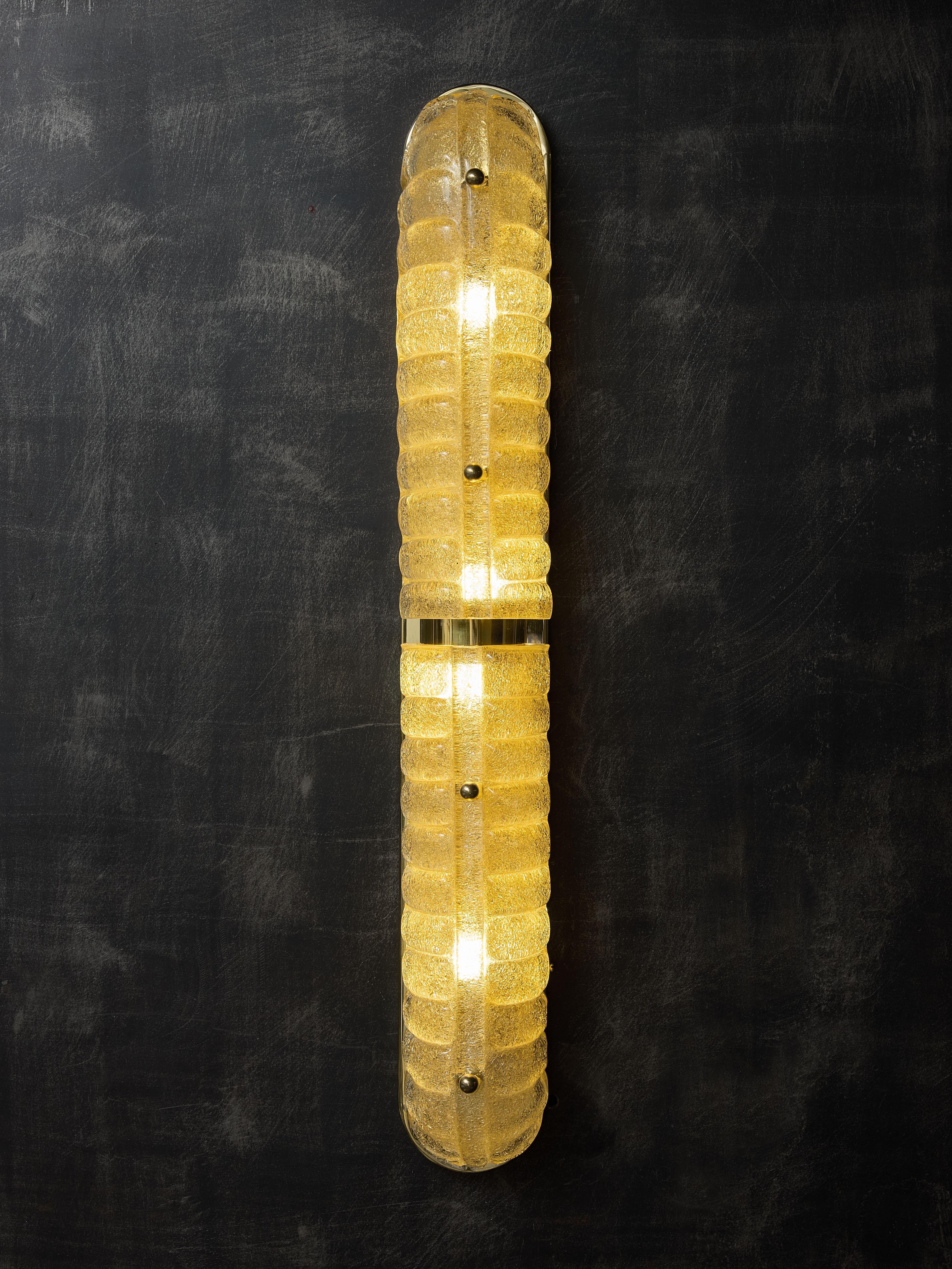 Apliques de latón tubular y cristal de Murano Moderno en venta