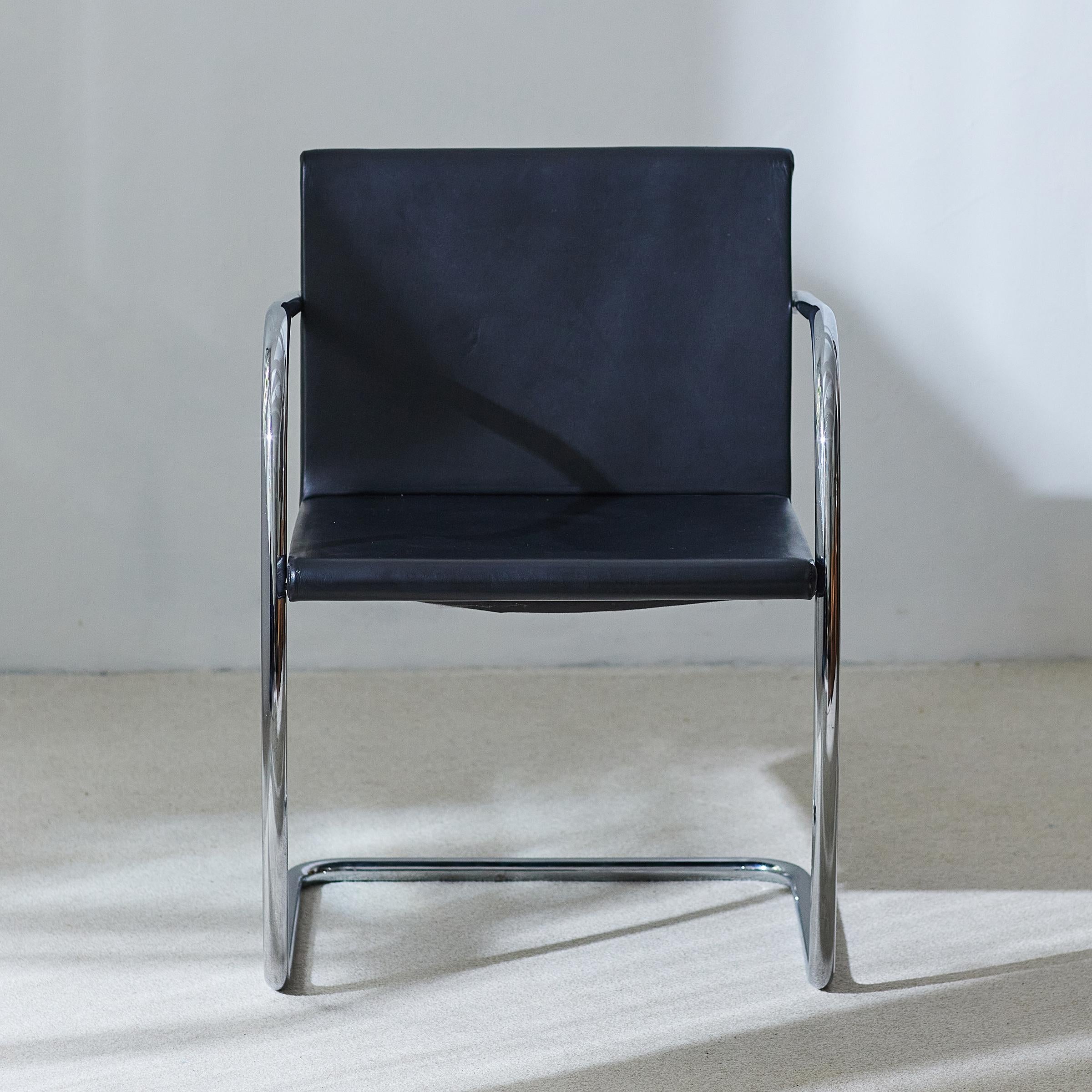 Mid-Century Modern Chaise tubulaire Brno de Ludwig Mies van der Rohe Italie des années 1980