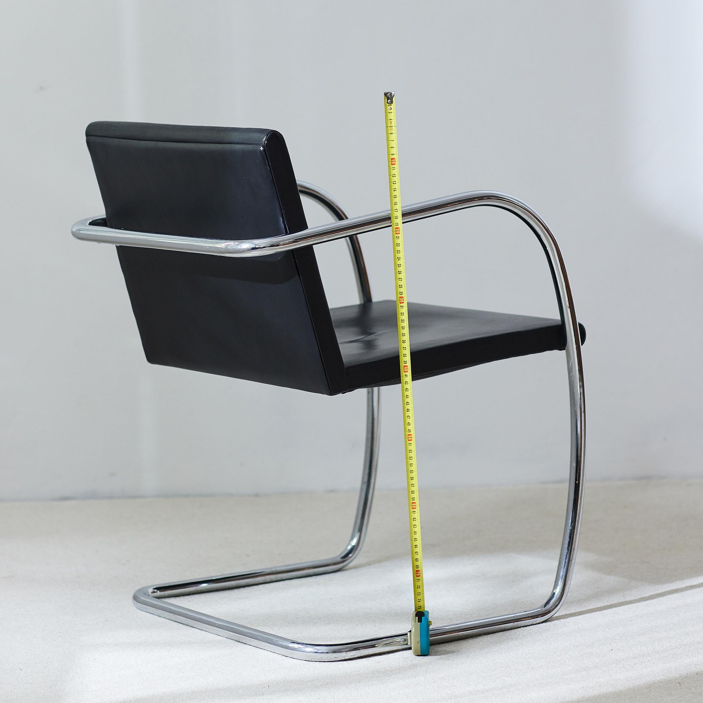 Chaise tubulaire Brno de Ludwig Mies van der Rohe Italie des années 1980 1