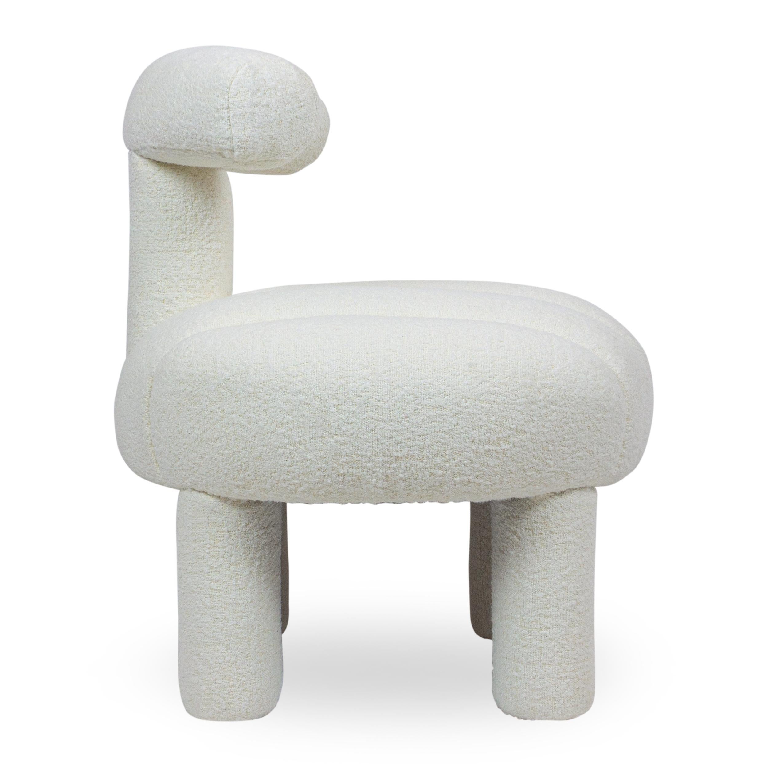 Rohrförmiger Beistellstuhl aus weißem Boucle und mit gepolsterten Beinen (amerikanisch) im Angebot