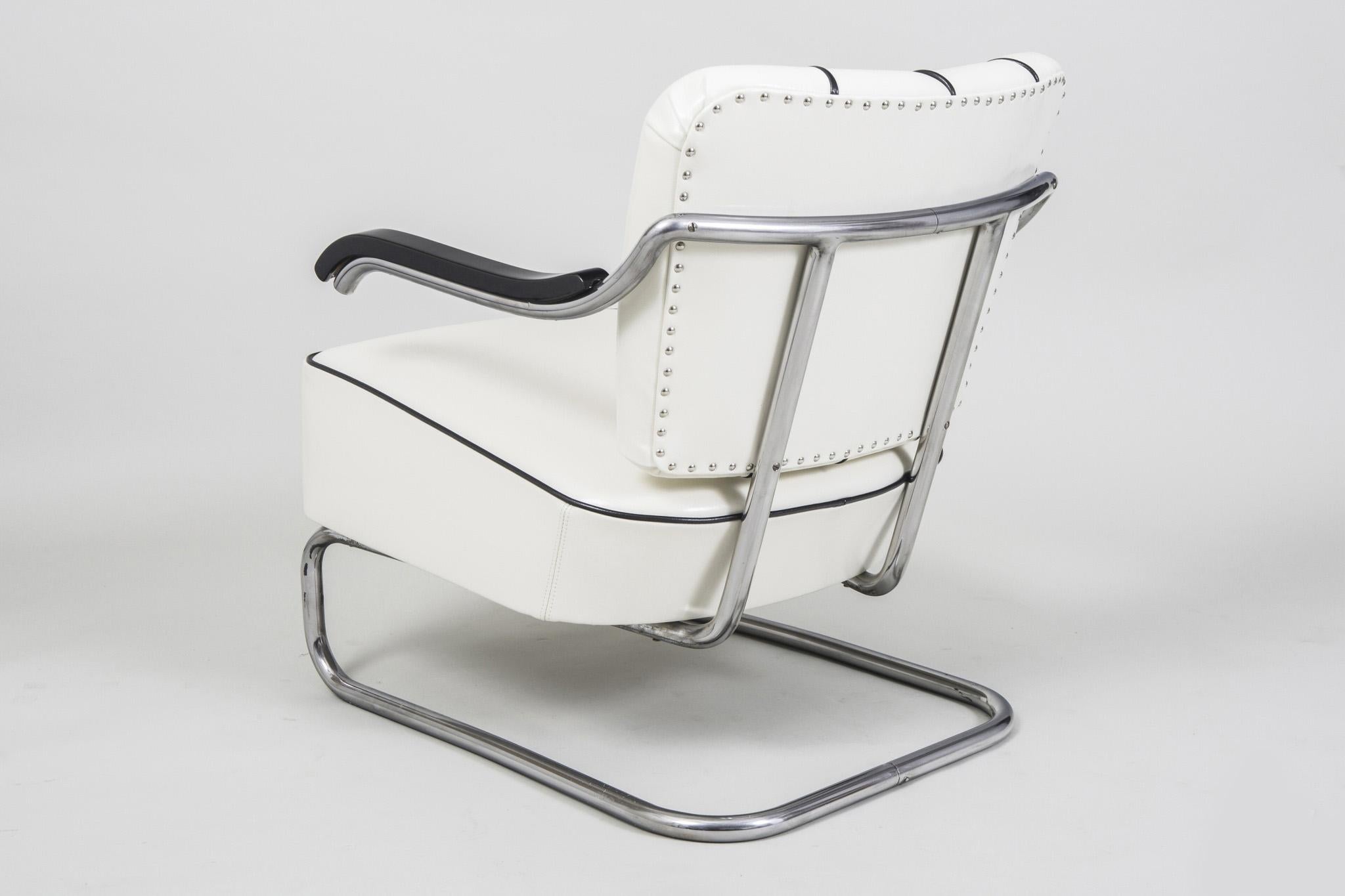 Tubular Chrom Cantilever Armchair by Mücke-Melder, White Leather, New Upholstery For Sale 1