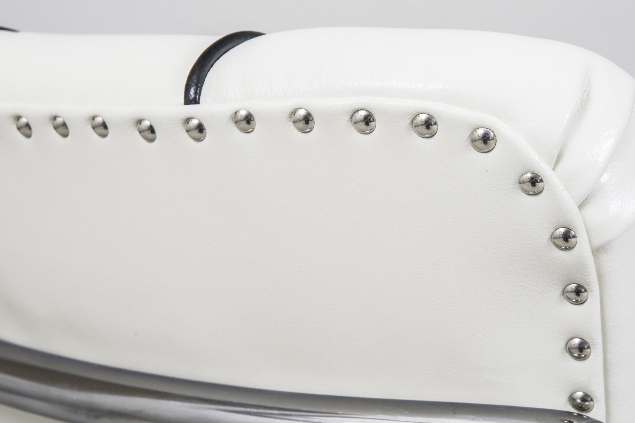 Tubular Chrom Cantilever Armchair by Mücke-Melder, White Leather, New Upholstery For Sale 2
