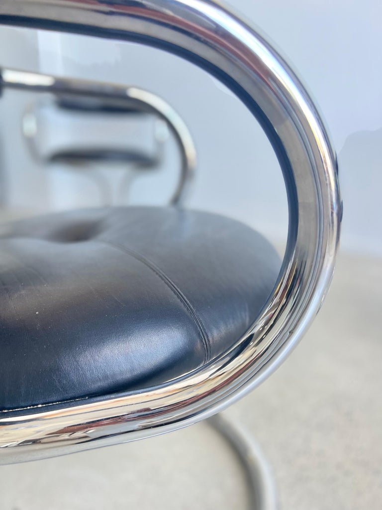 Late 20th Century Tubular Chrome and Leather Dining Chair by Giotto Stoppino for Tecnosalotto For Sale
