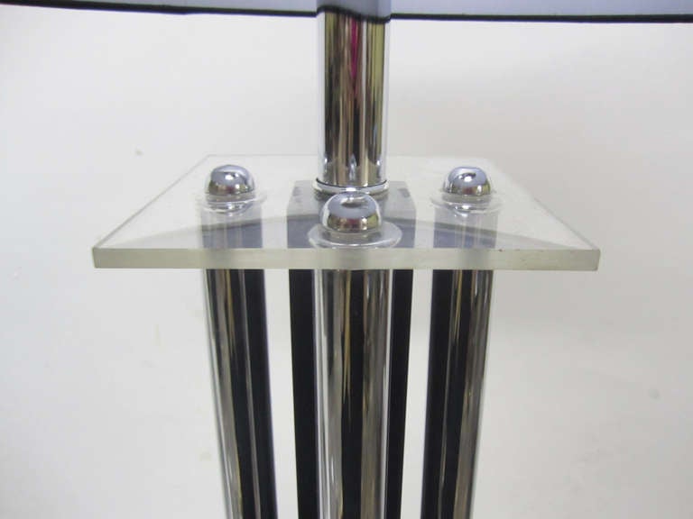 Mid-Century Modern Lampe à colonne tubulaire chromée en vente