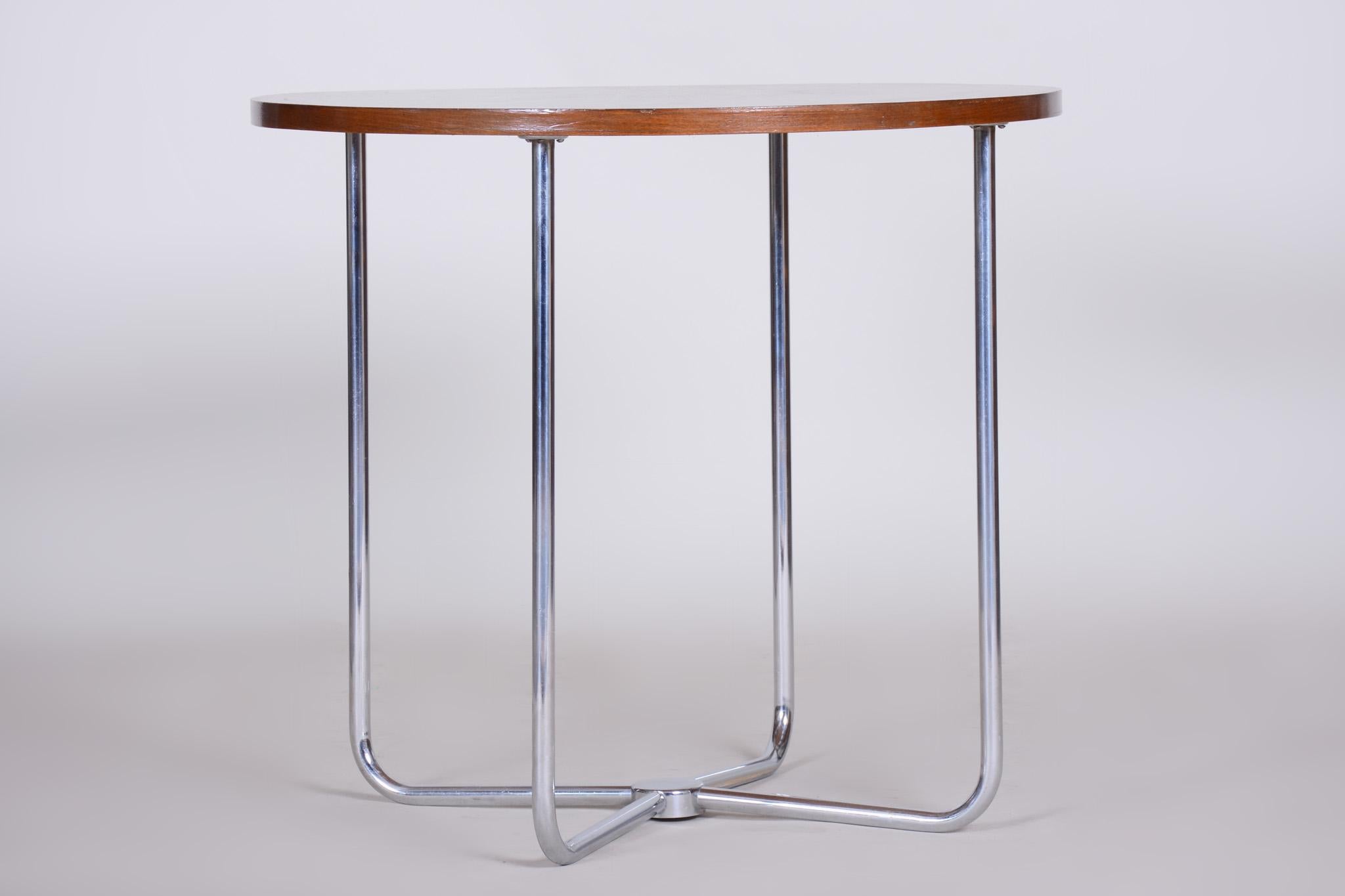 Bauhaus Art Deco table

Original well preserved condition
Material: Oak and chrome-plated steel
Period: 1930-1939
Source: Czechia (Czechoslovakia).





   