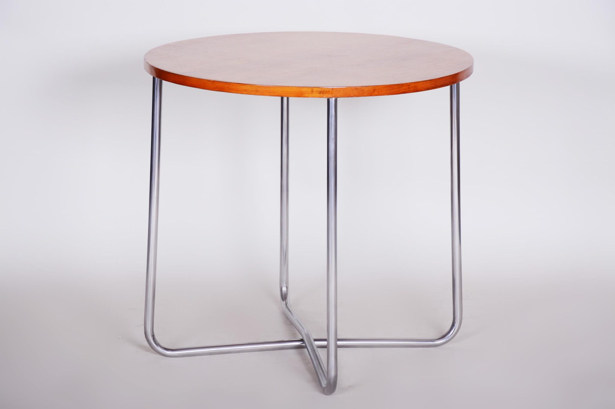 Table ronde en hêtre tubulaire chromé Bauhaus Art Déco:: Vichr a Spol. des années 1930 en vente 1