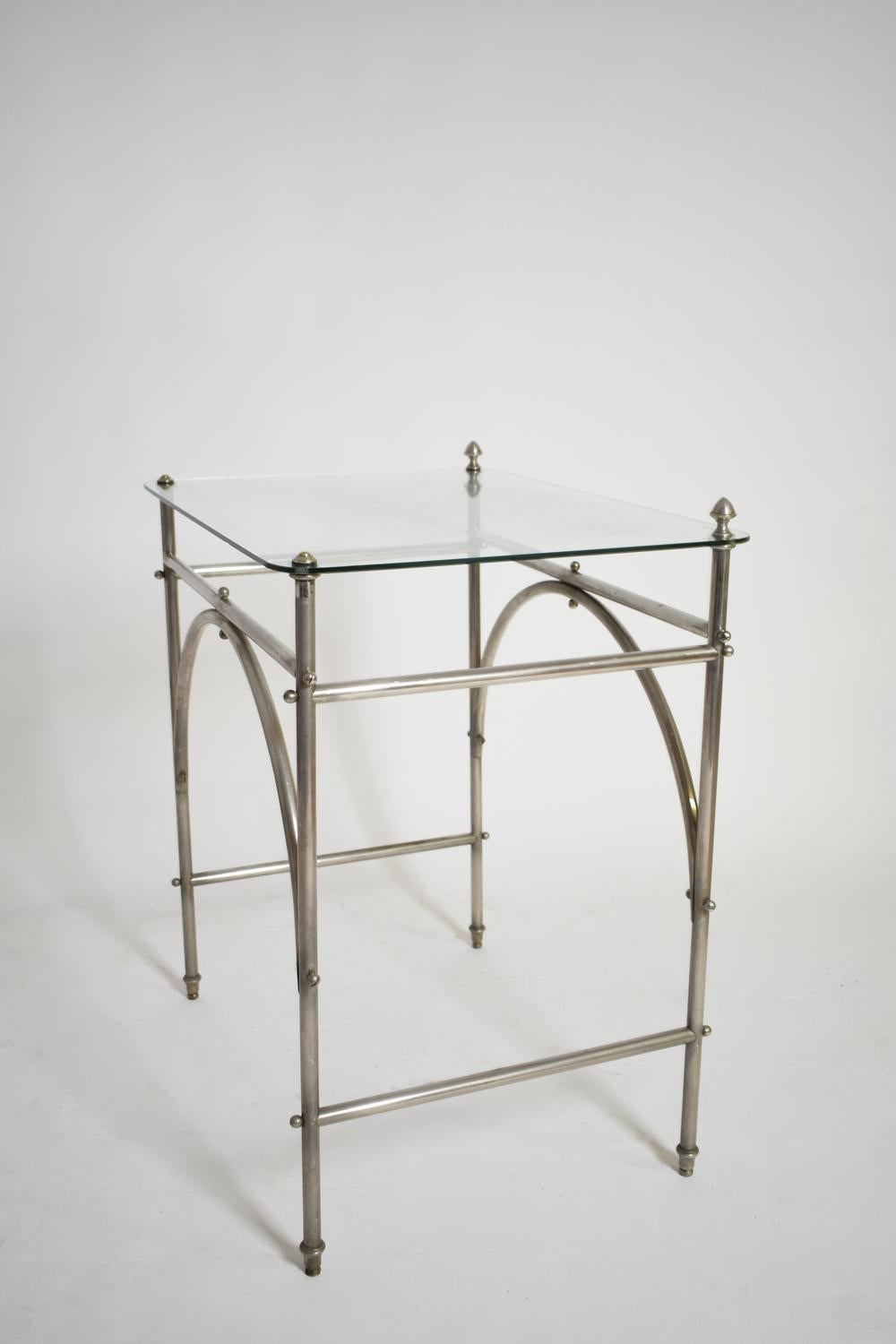 Européen Table tubulaire en fer chromé et verre, années 1920. en vente