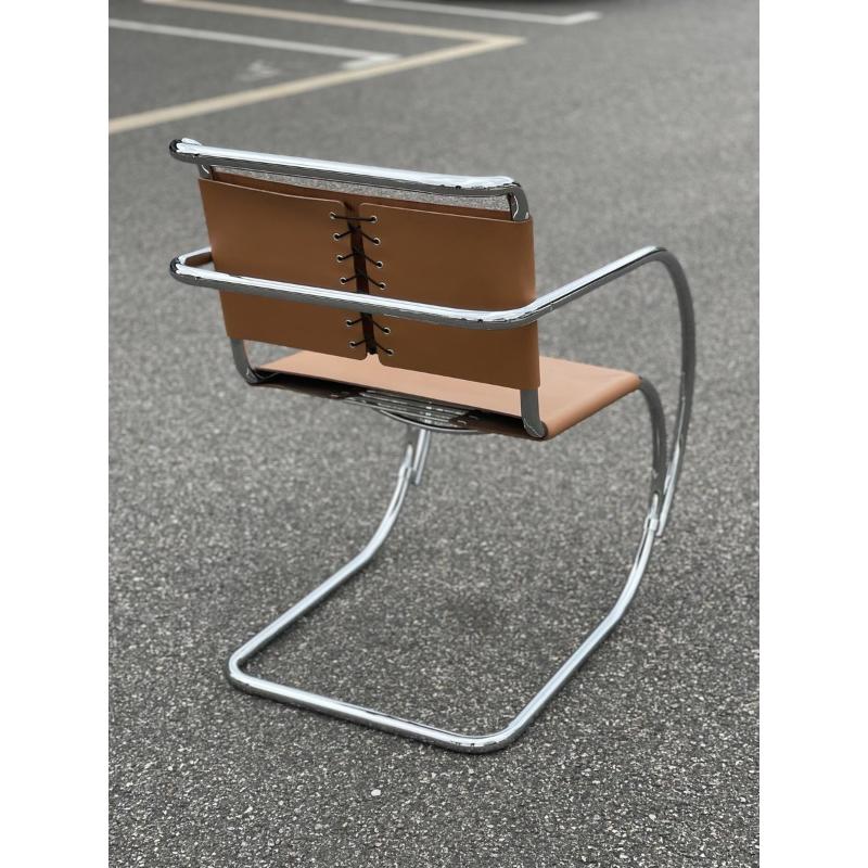 Sillón tubular de cromo y cuero MR20 de Ludwig Mies van der Rohe, Italia, años 80 en venta 7