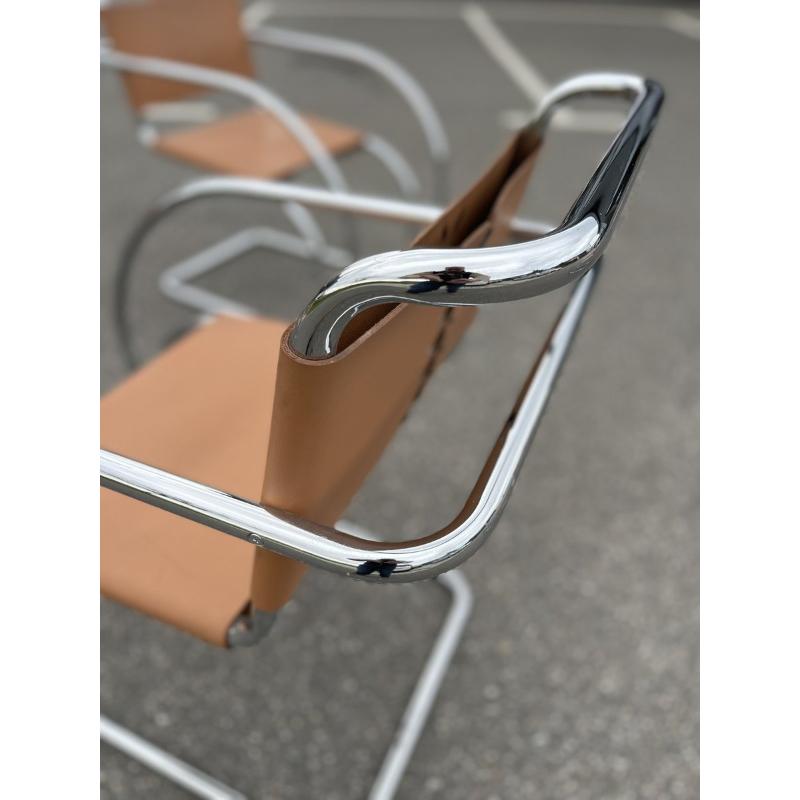 Sillón tubular de cromo y cuero MR20 de Ludwig Mies van der Rohe, Italia, años 80 siglo XX en venta