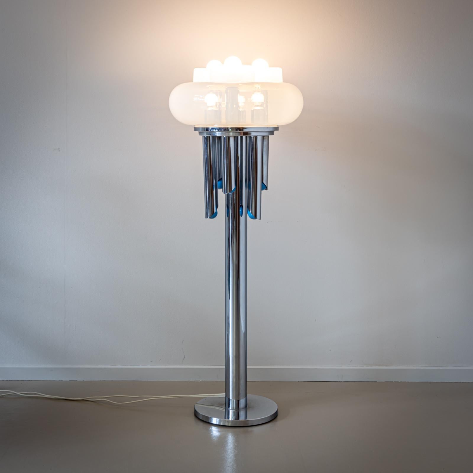Lámpara de pie tubular, attr. a Carlo Nason, Italia Mediados del siglo XX en venta 5