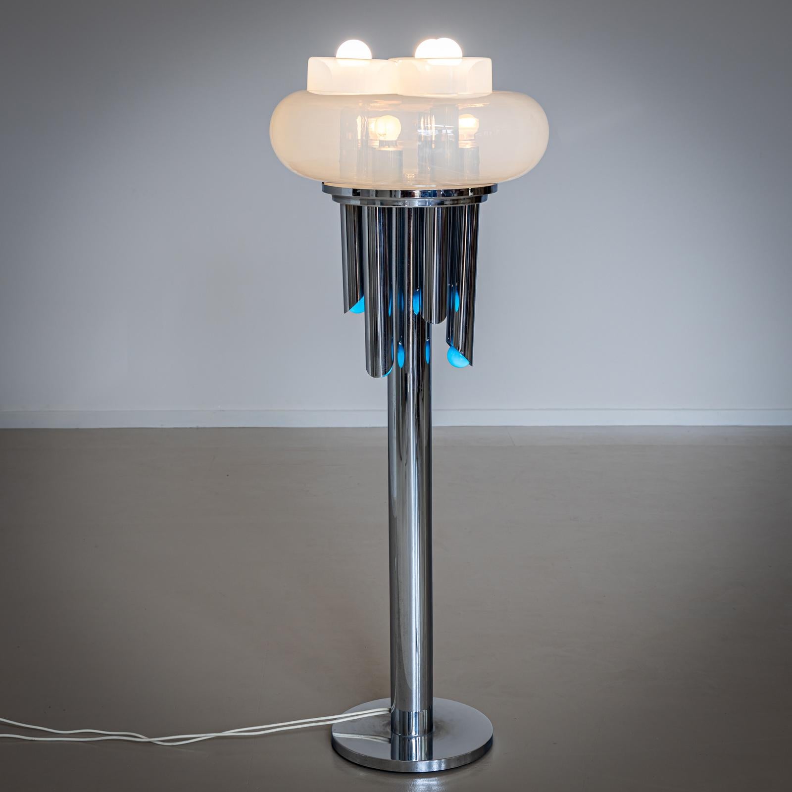 Lámpara de pie tubular, attr. a Carlo Nason, Italia Mediados del siglo XX Acero en venta