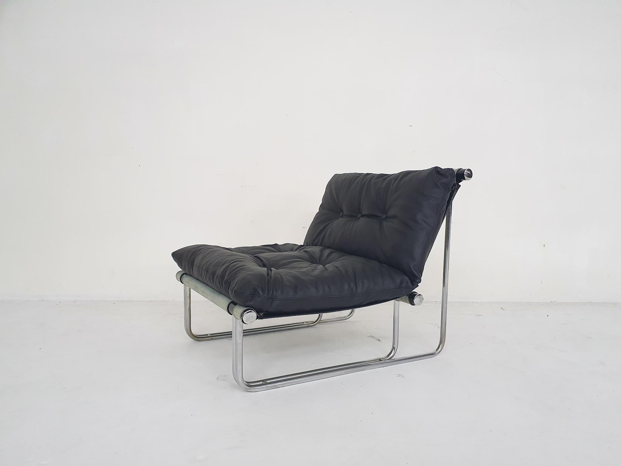 Tubular leather lounge chair, Steiner, France 1970's In Good Condition For Sale In Amsterdam, NL
