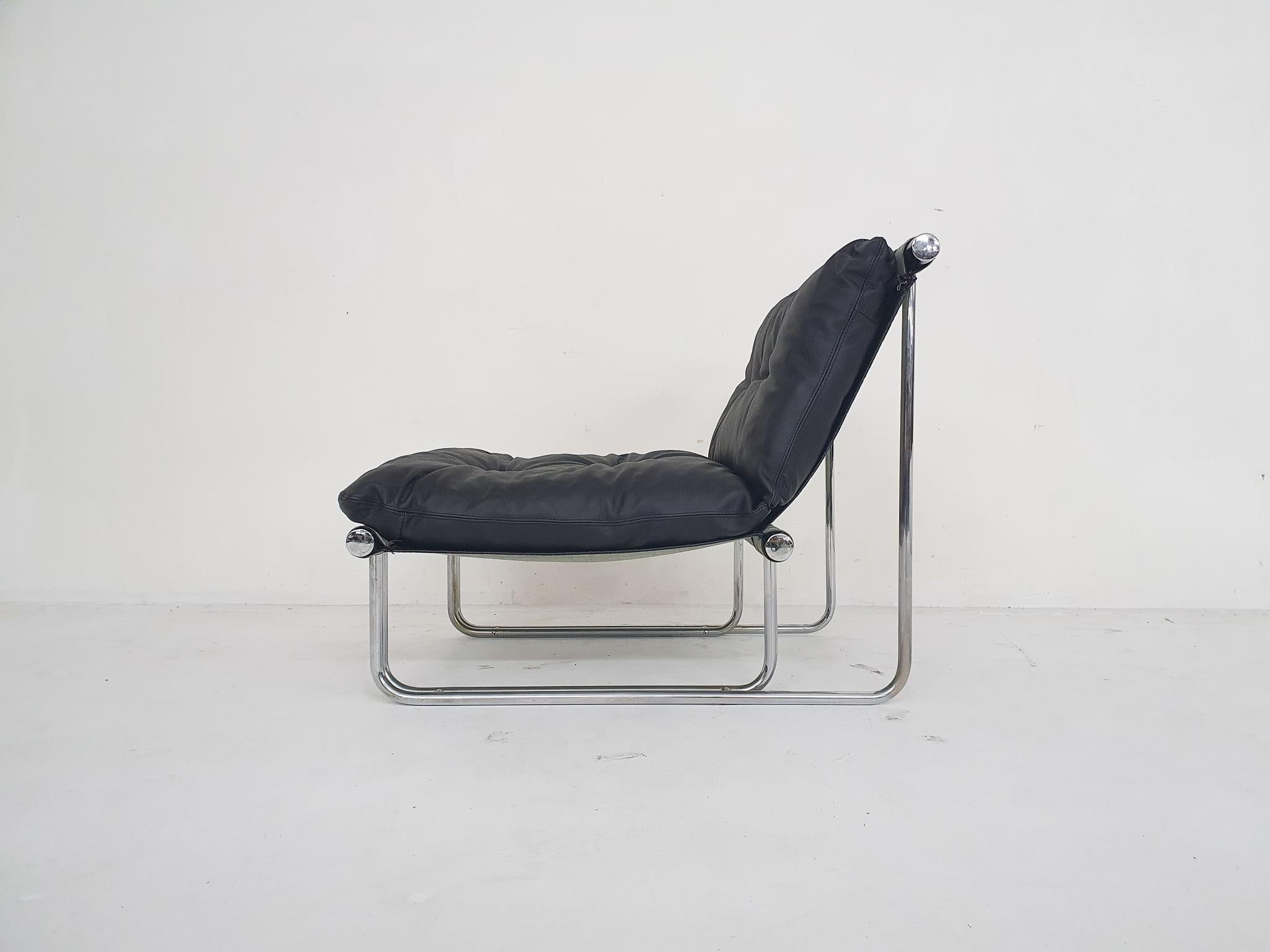 20th Century Tubular leather lounge chair, Steiner, France 1970's For Sale