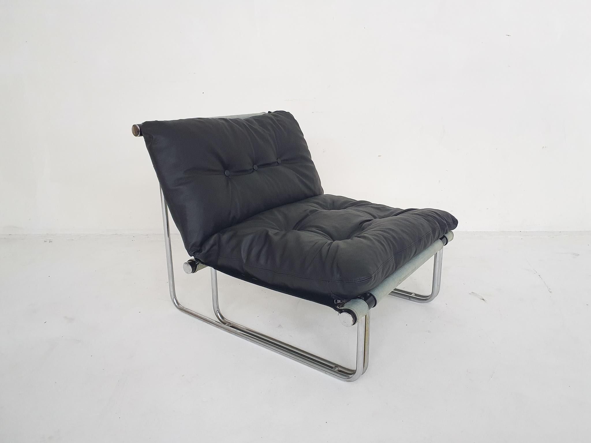 Metal Tubular leather lounge chair, Steiner, France 1970's For Sale