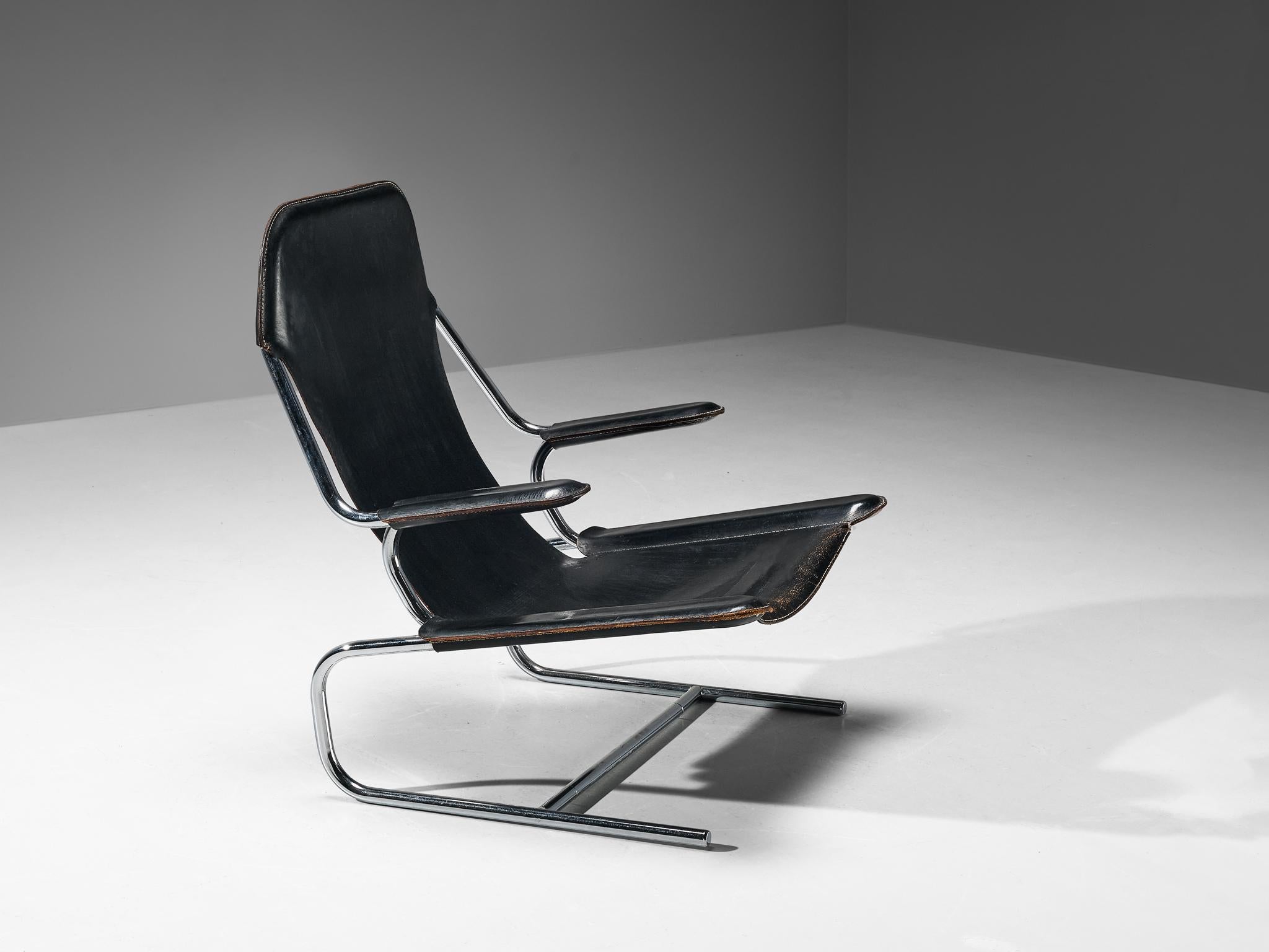 Moderne Chaise longue tubulaire en cuir noir  en vente