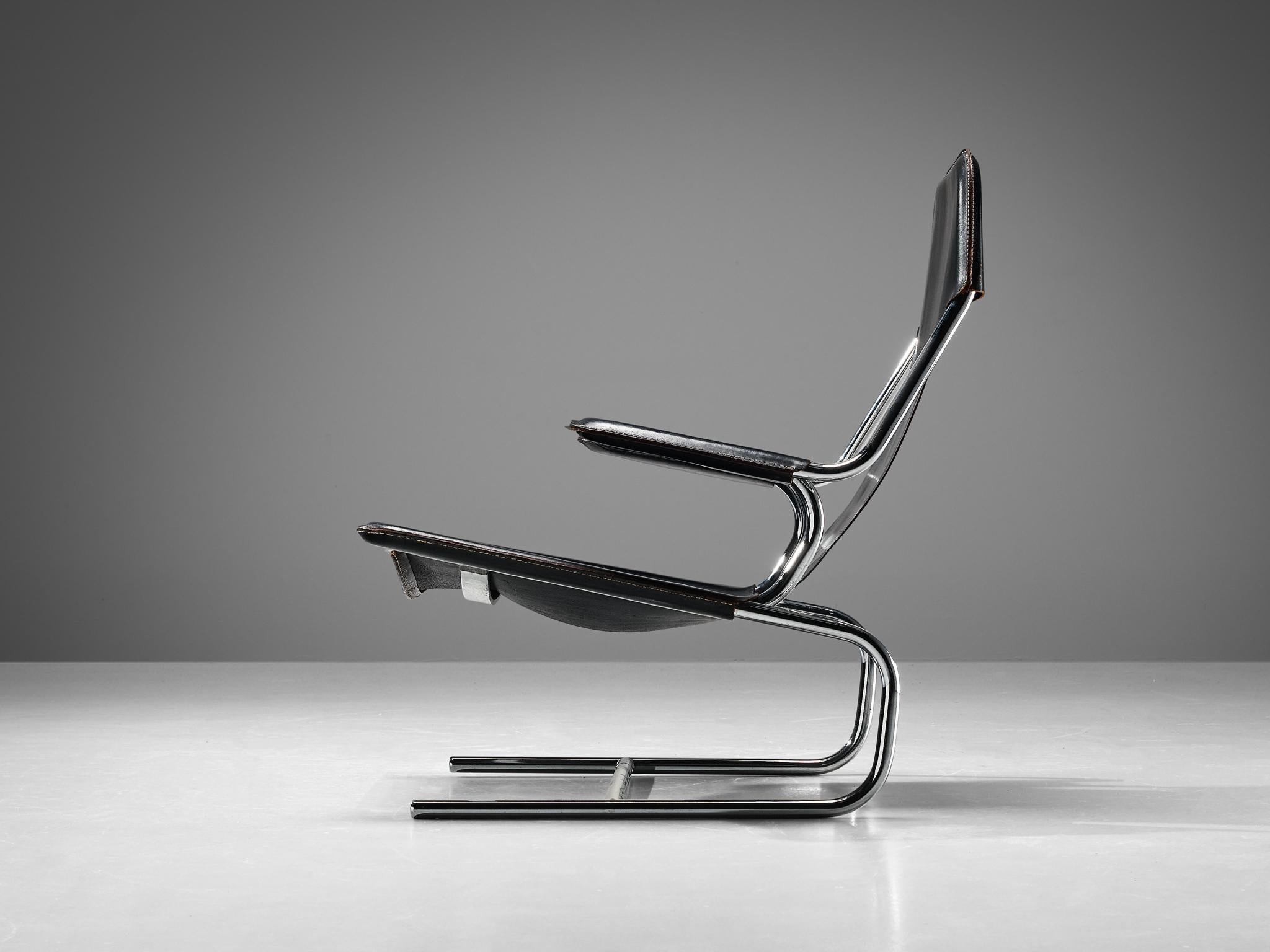 Chaise longue tubulaire en cuir noir  Bon état - En vente à Waalwijk, NL