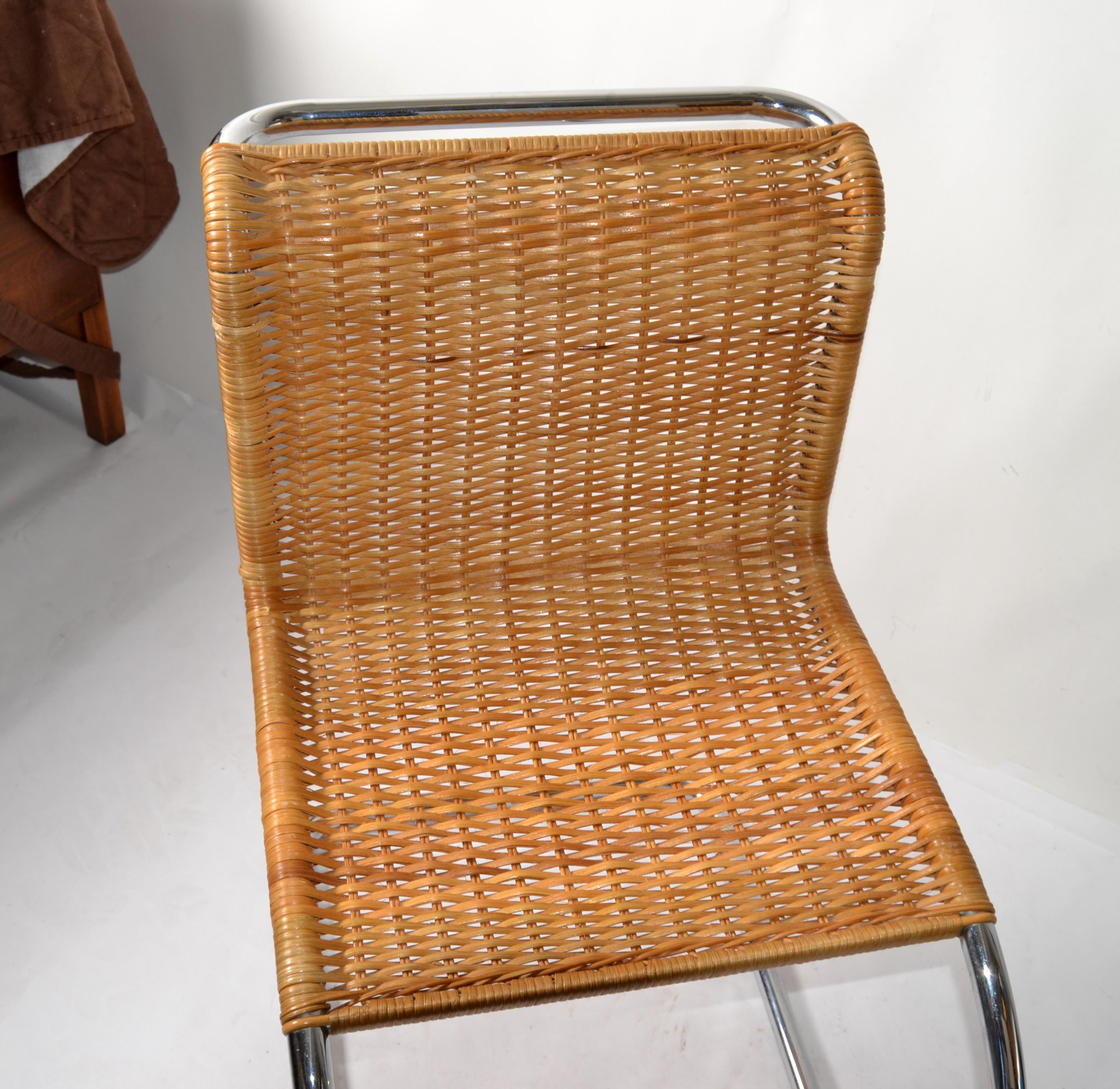 Poli Chaise tubulaire Ludwig Mies van der Rohe attribuée à M. Chair, assise en rotin tressé sans accoudoirs, années 70 en vente