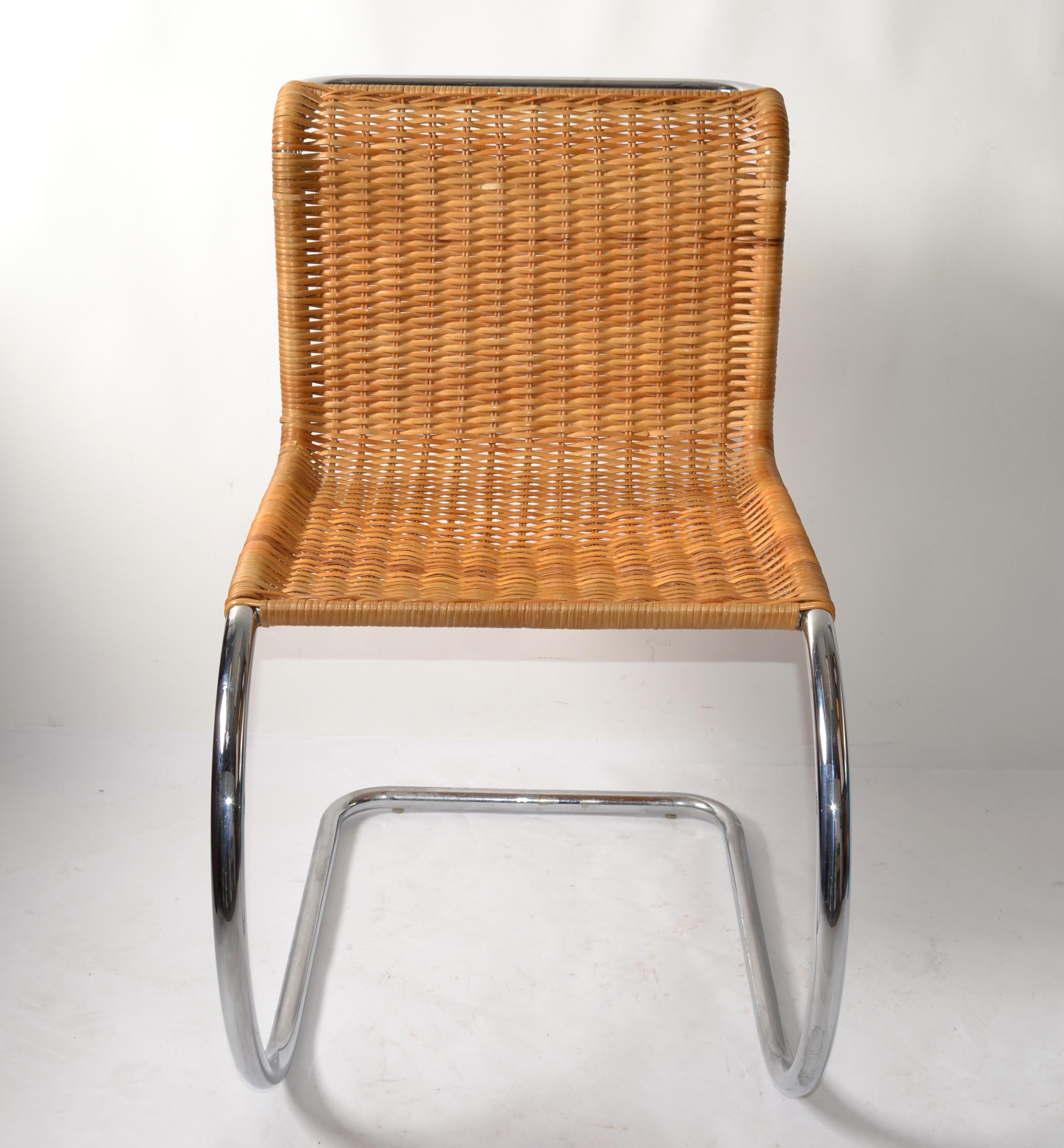 Chaise tubulaire Ludwig Mies van der Rohe attribuée à M. Chair, assise en rotin tressé sans accoudoirs, années 70 Bon état - En vente à Miami, FL
