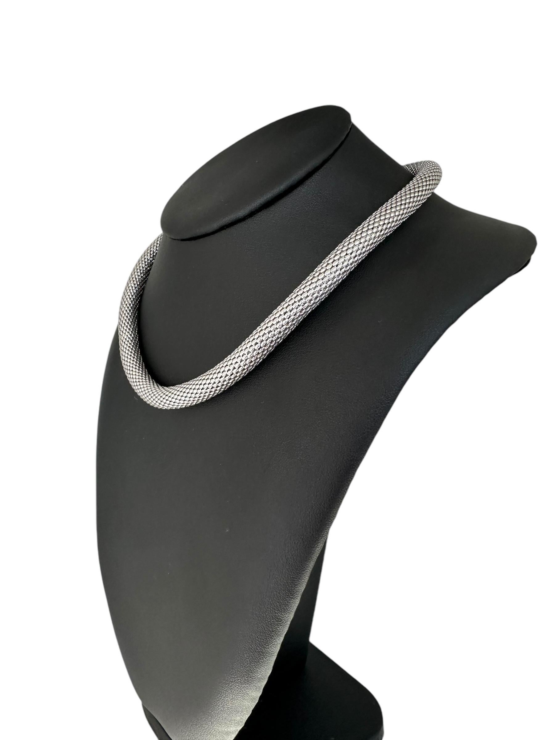 Collana Tubular Mesh in oro bianco di Urbino in vendita 2