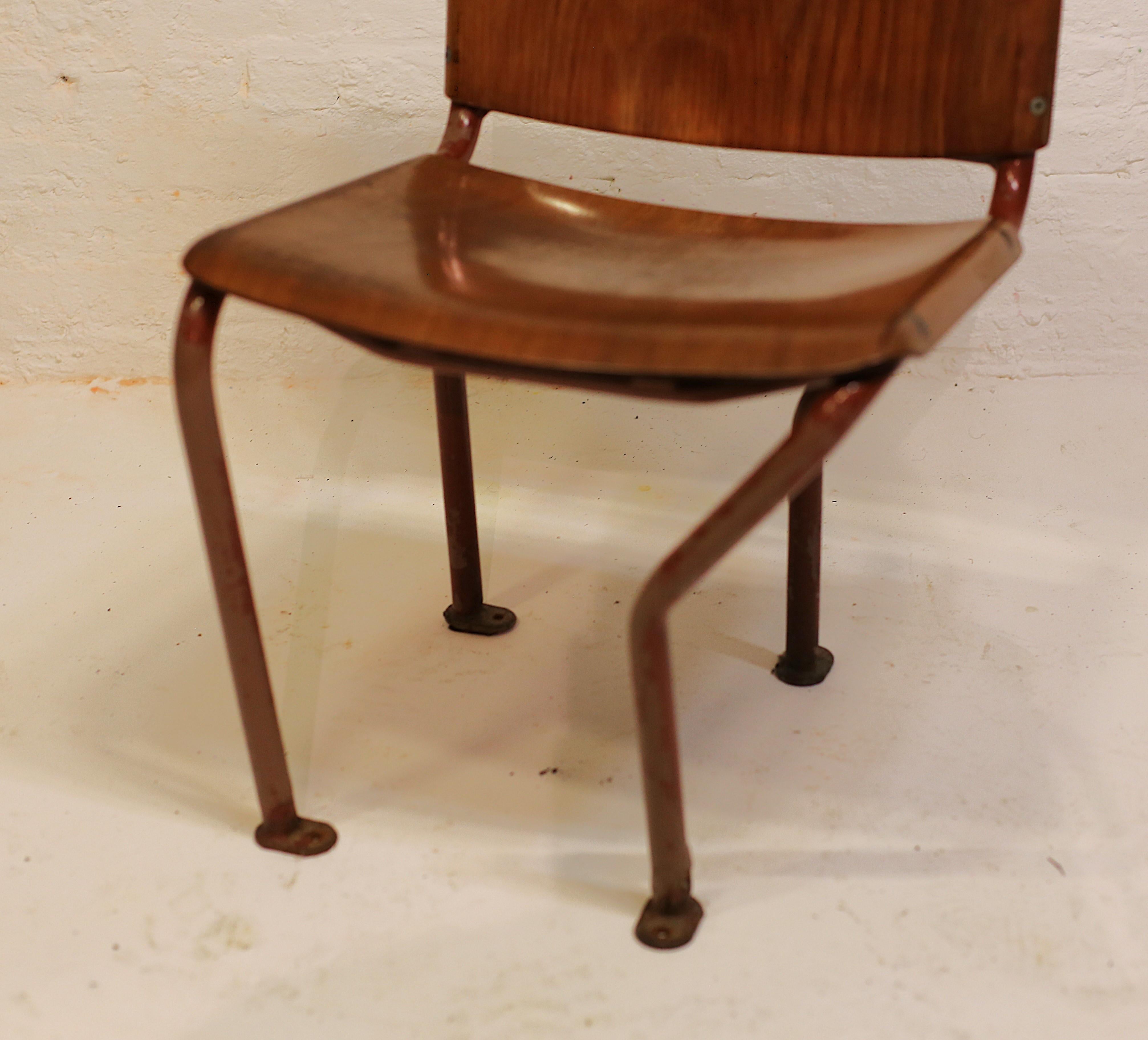 Straßenbahnstuhl aus Metallrohr und Sperrholz von der Wiener Straßenbahn (Mitte des 20. Jahrhunderts) im Angebot