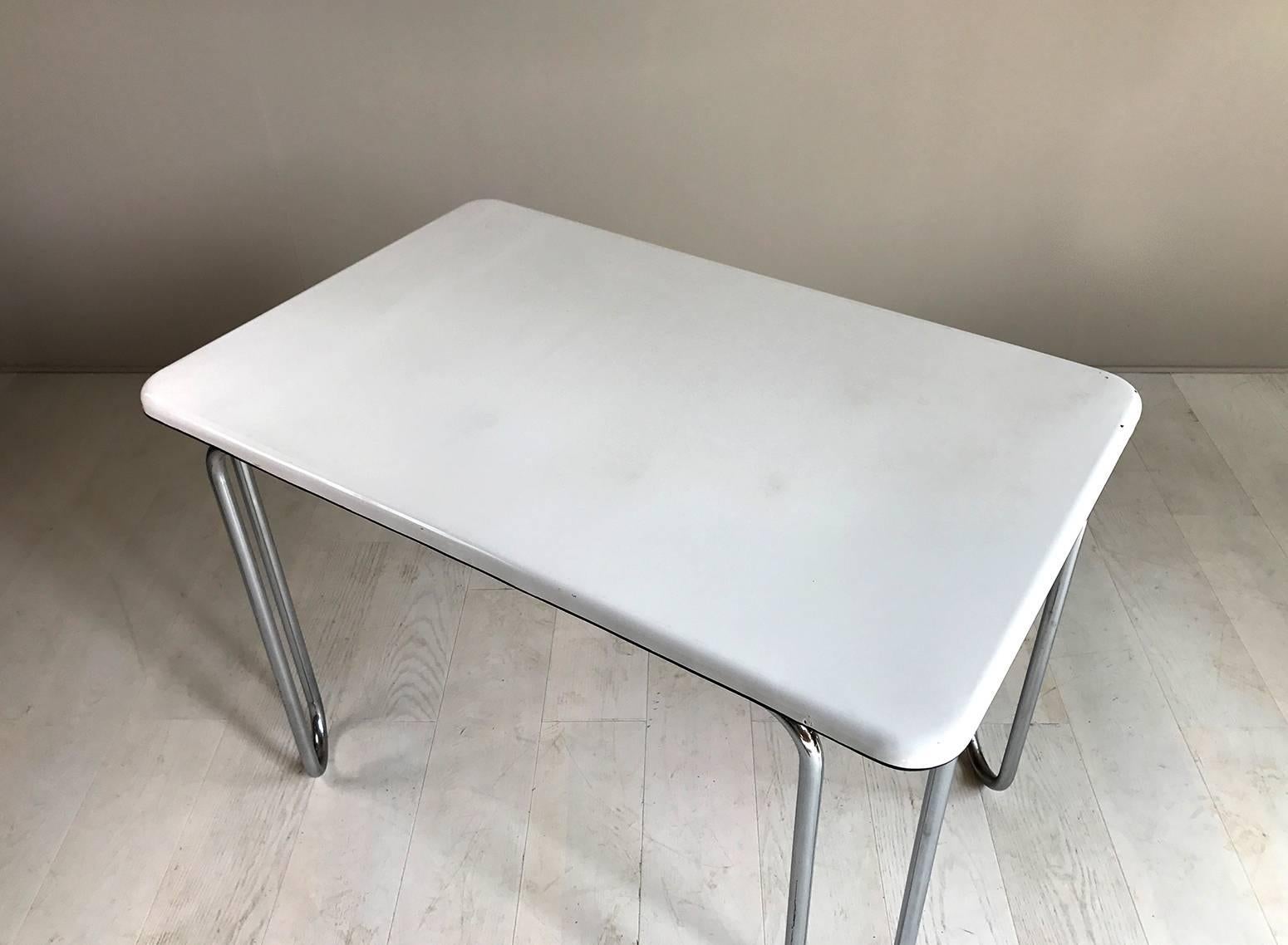 Milieu du XXe siècle Bureau et chaise tubulaire en métal nickelé et émaillé, France, années 1930
