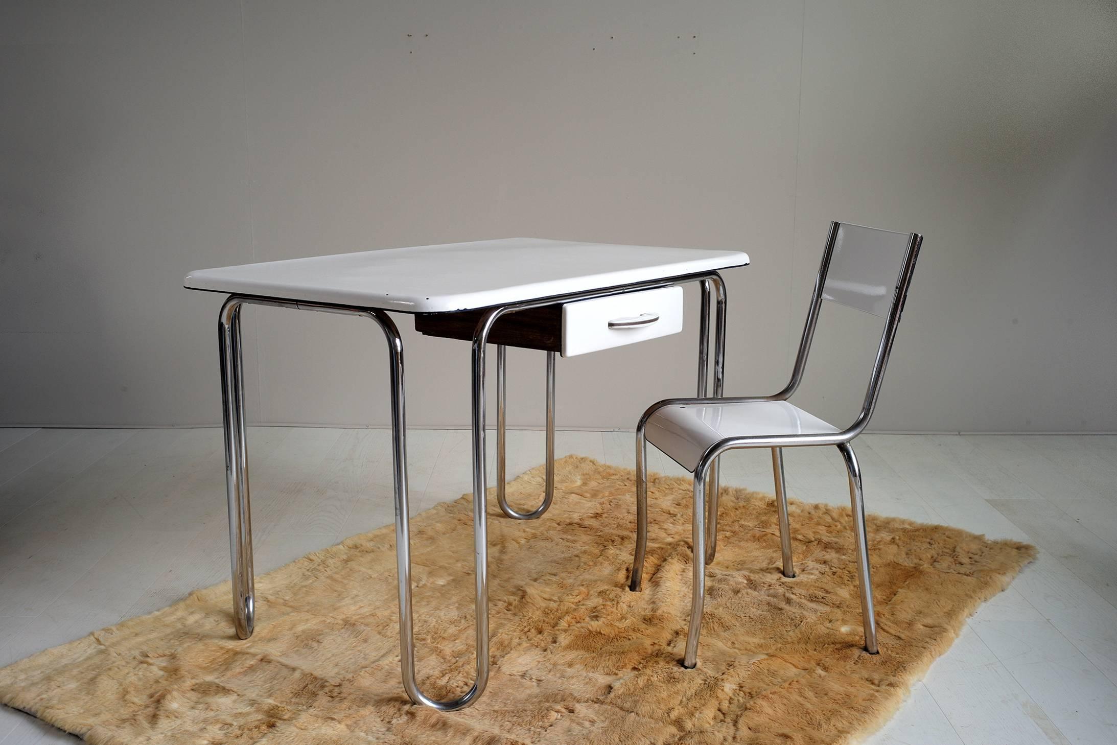 Métal Bureau et chaise tubulaire en métal nickelé et émaillé, France, années 1930