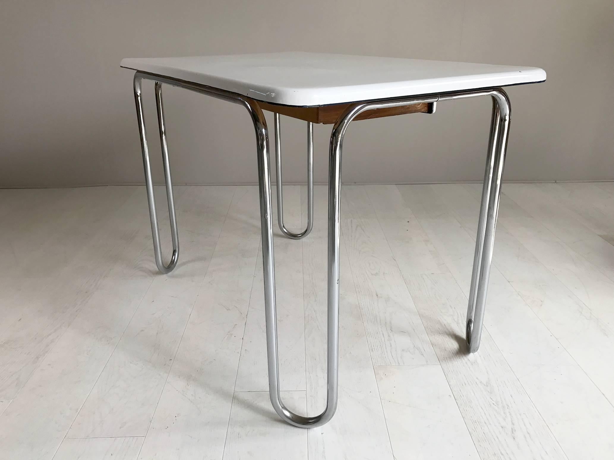 Tubular Nickel-Plated and Enamelled Metal Desk and Chair, France, 1930s 1