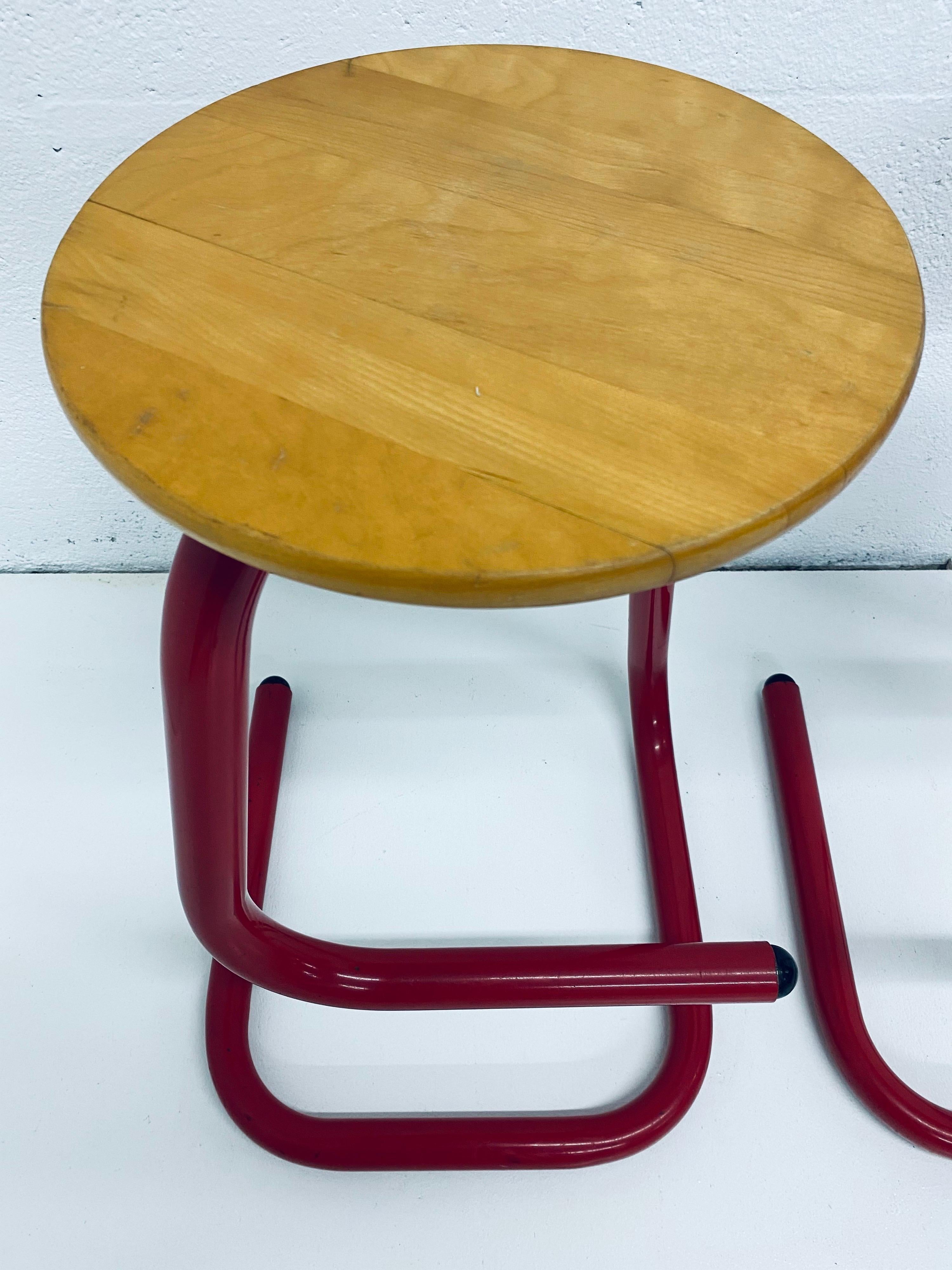 Tubular Red Lacquered Paperclip Stools by Amisco In Good Condition In Miami, FL