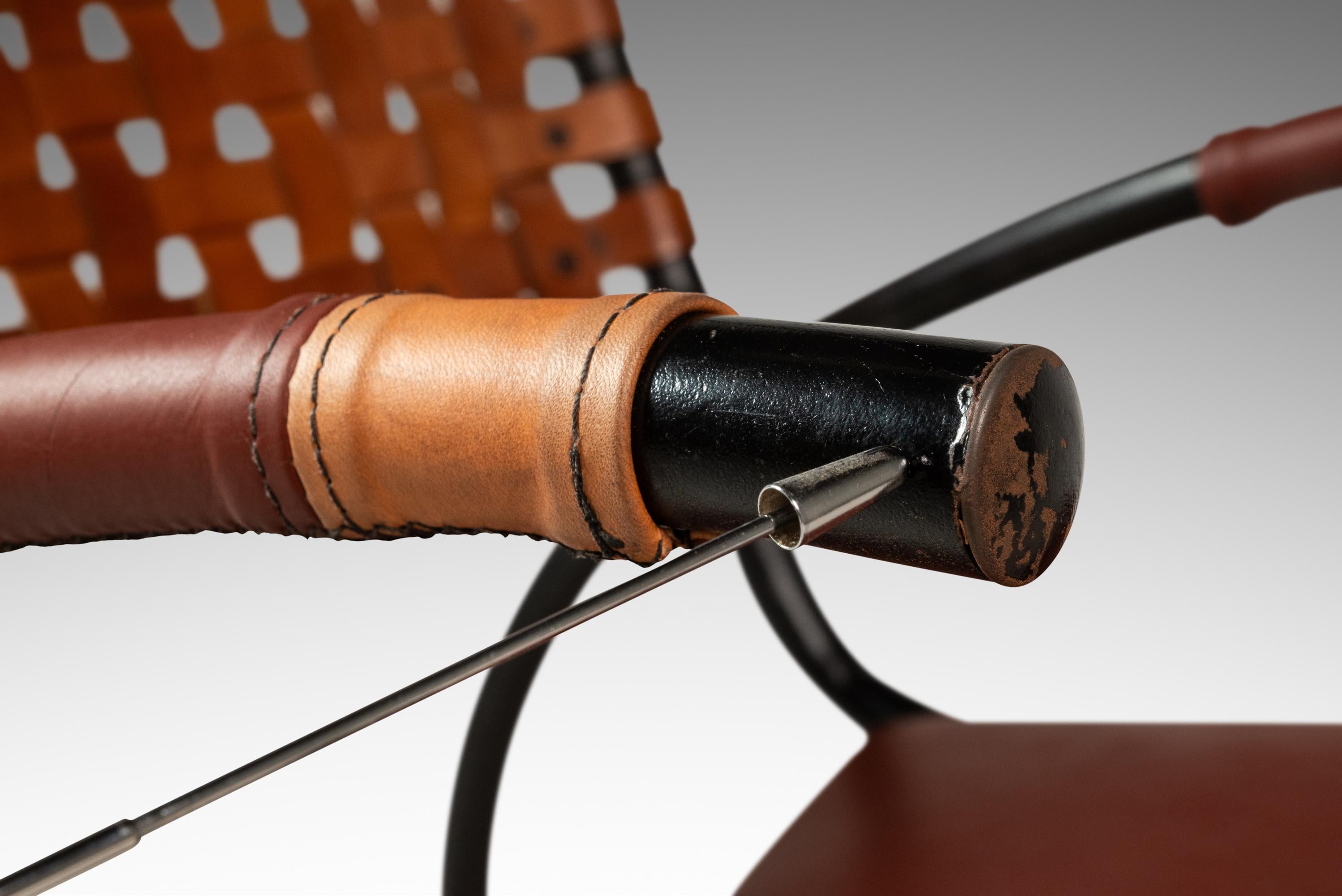 Fauteuil à bascule tubulaire en cuir et métal à la manière de Thonet, USA, c. 1960s en vente 6