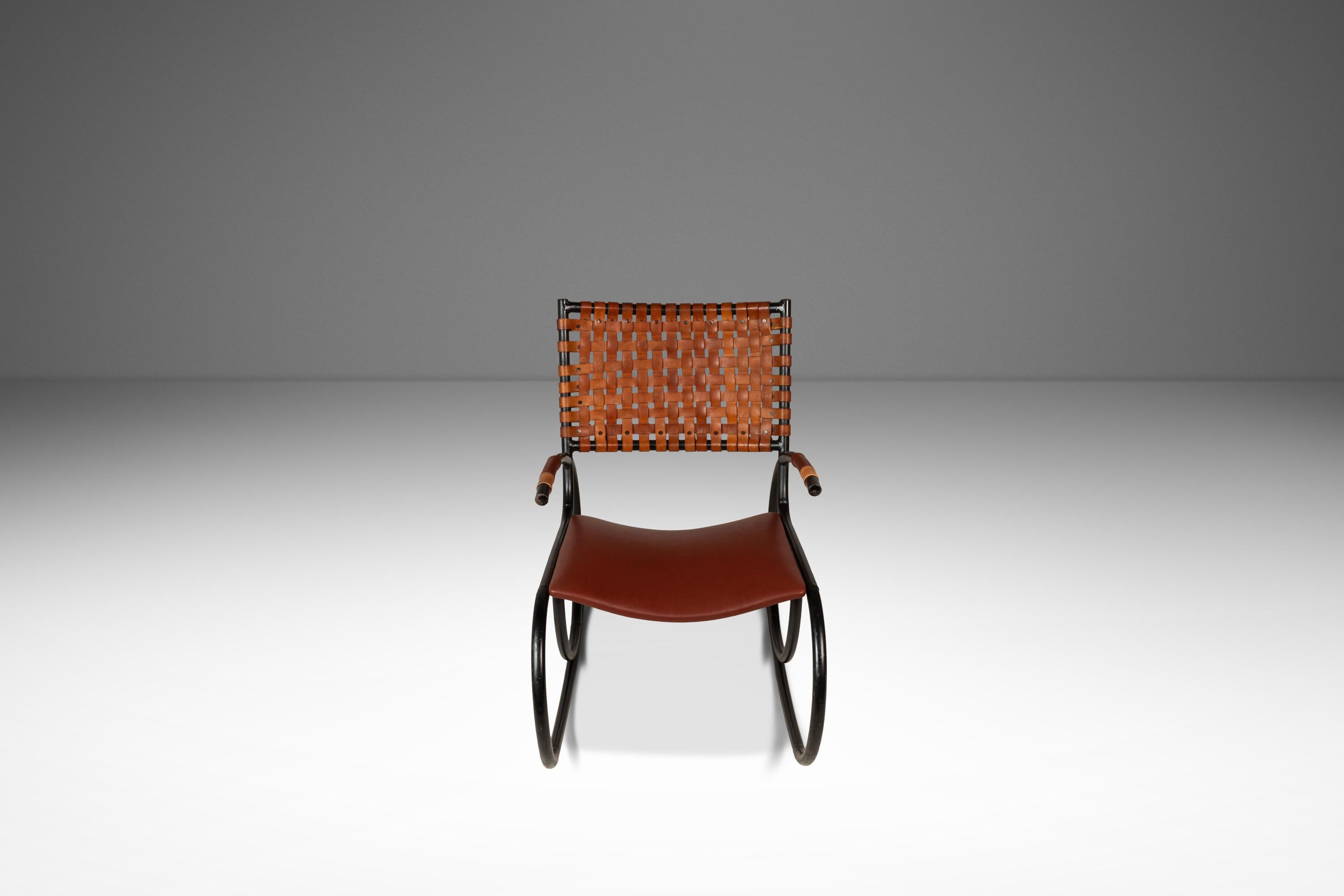 Fauteuil à bascule tubulaire en cuir et métal à la manière de Thonet, USA, c. 1960s en vente 1