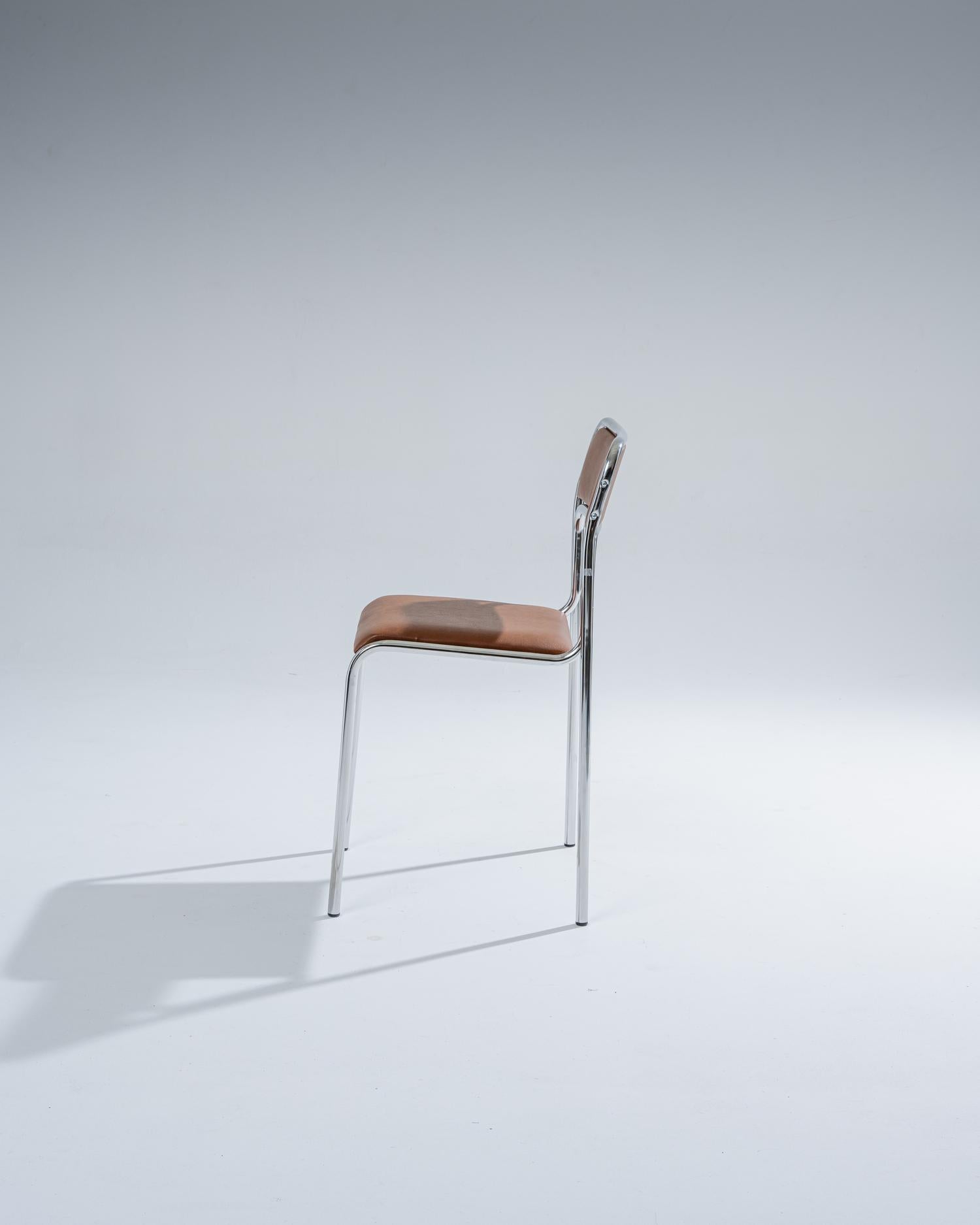 Inconnu Chaise en acier tubulaire et en similicuir cognac, 1980 en vente