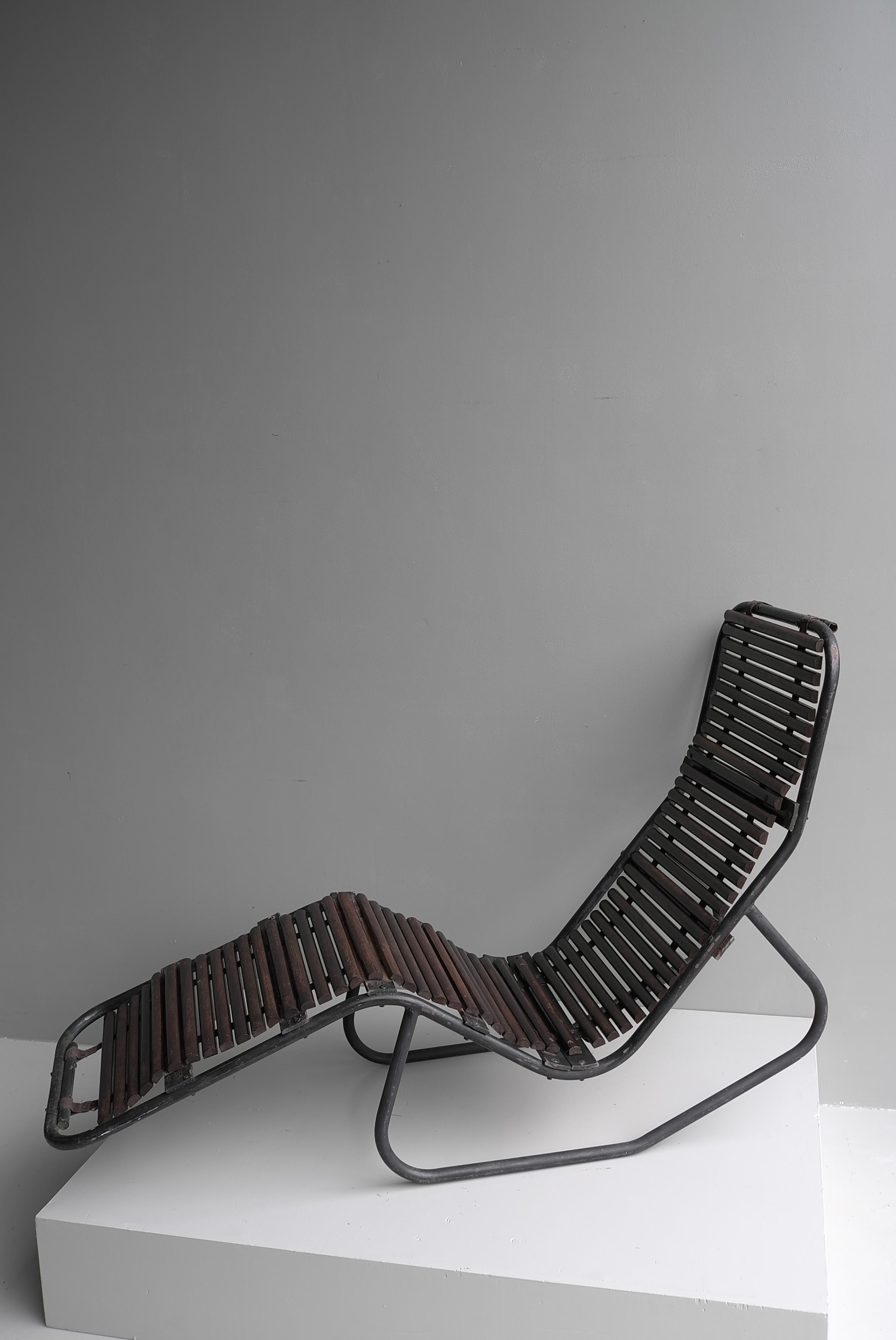 Tubular steel and Hardwood Chaise longue, France 1940's For Sale 3
