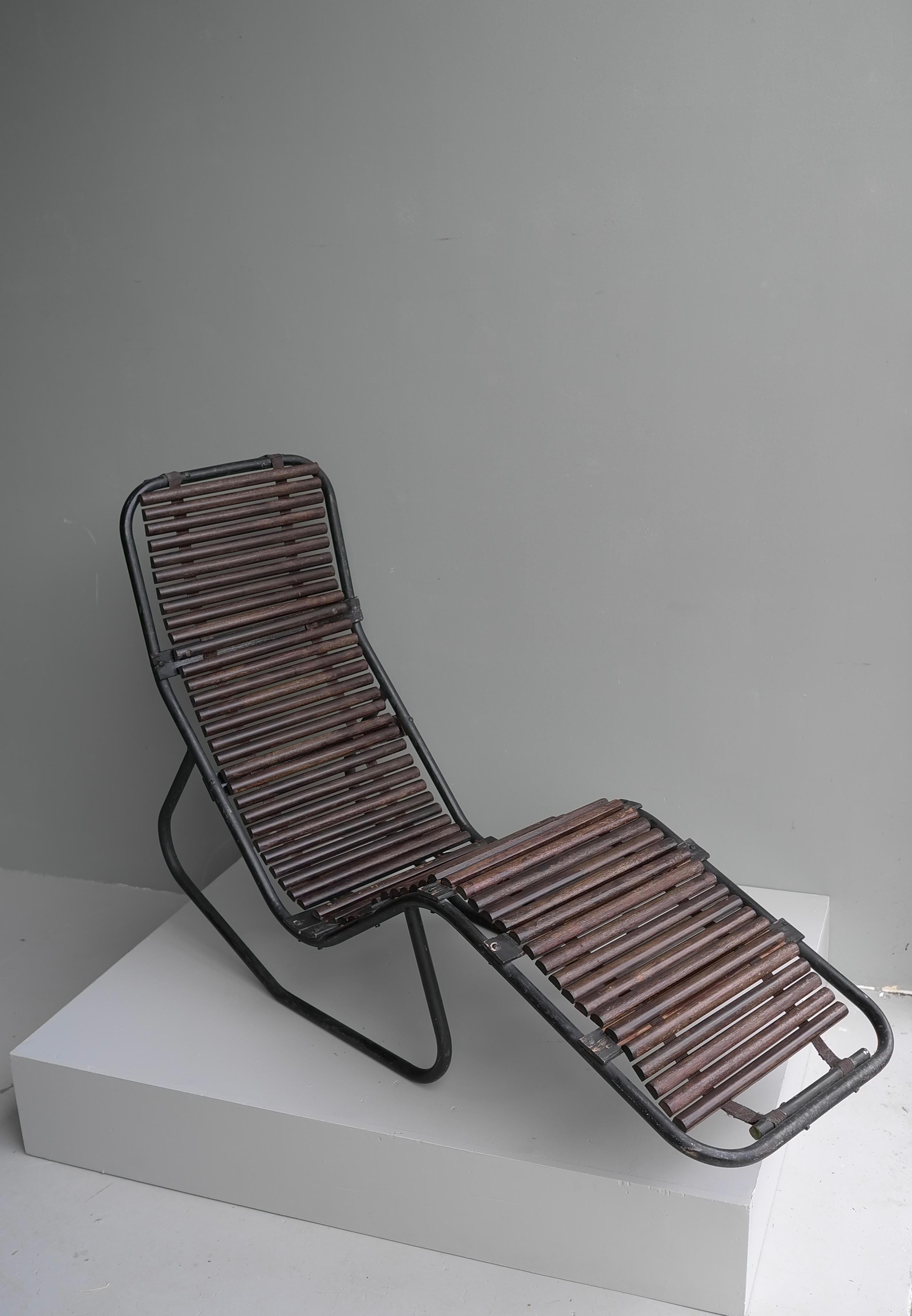 Tubular steel and Hardwood Chaise longue, France 1940's For Sale 8
