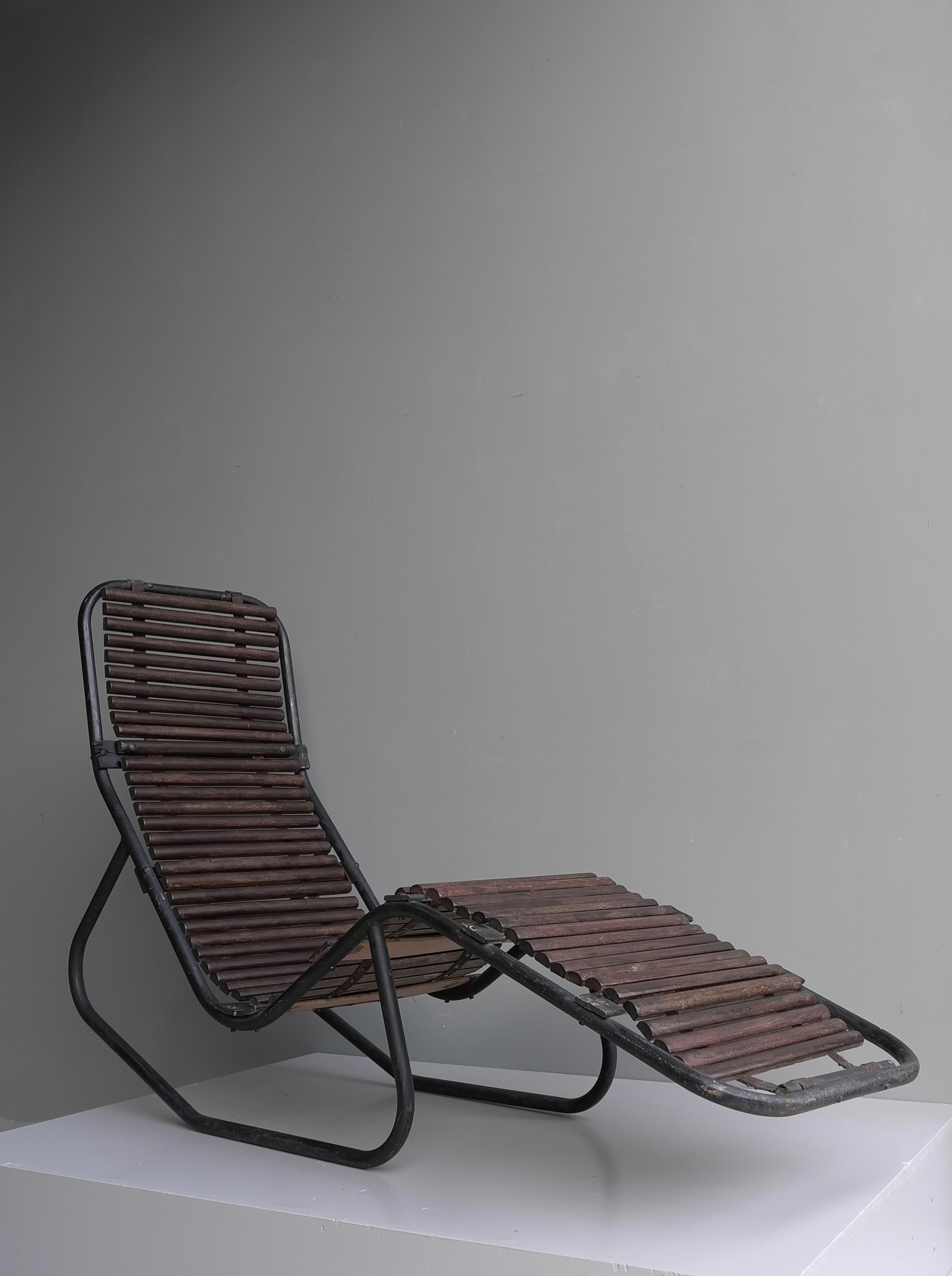 Tubular steel and Hardwood Chaise longue, France 1940's For Sale 9