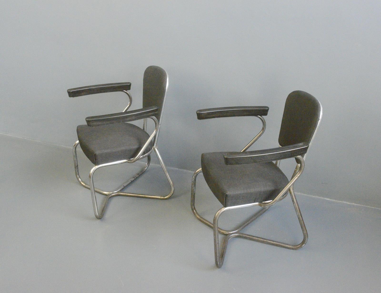 Fauteuils Bauhaus en acier tubulaire, vers les années 1940 en vente 6