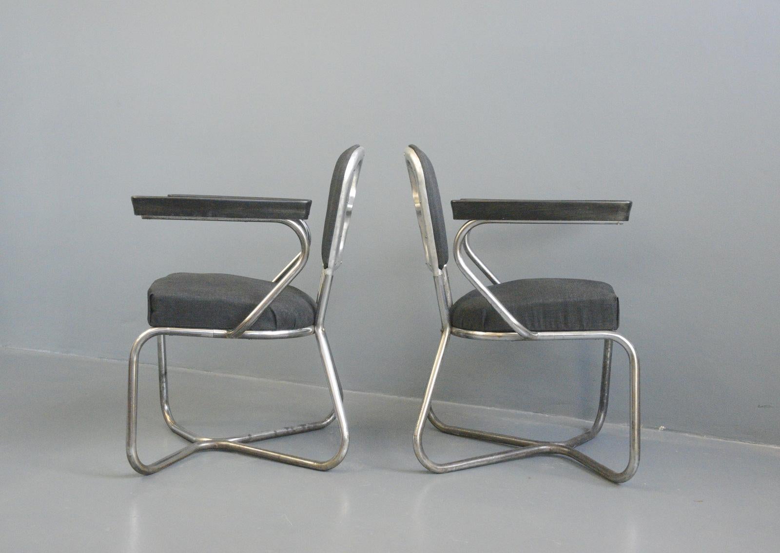 Fauteuils Bauhaus en acier tubulaire, vers les années 1940 en vente 11