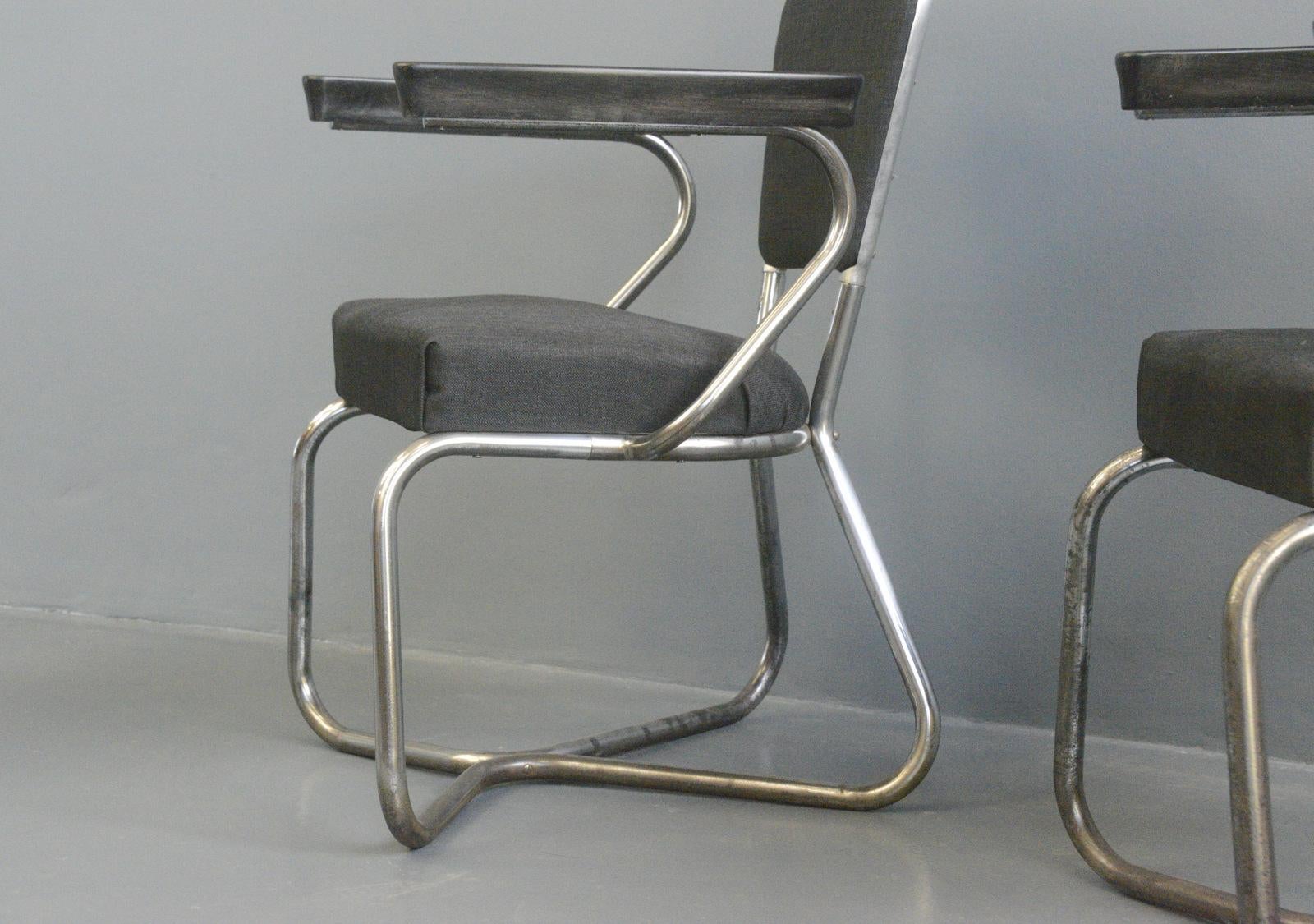 Milieu du XXe siècle Fauteuils Bauhaus en acier tubulaire, vers les années 1940 en vente