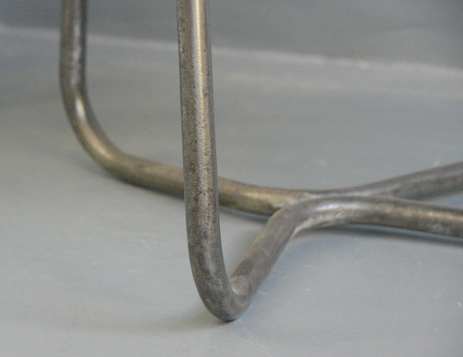 Fauteuils Bauhaus en acier tubulaire, vers les années 1940 en vente 3