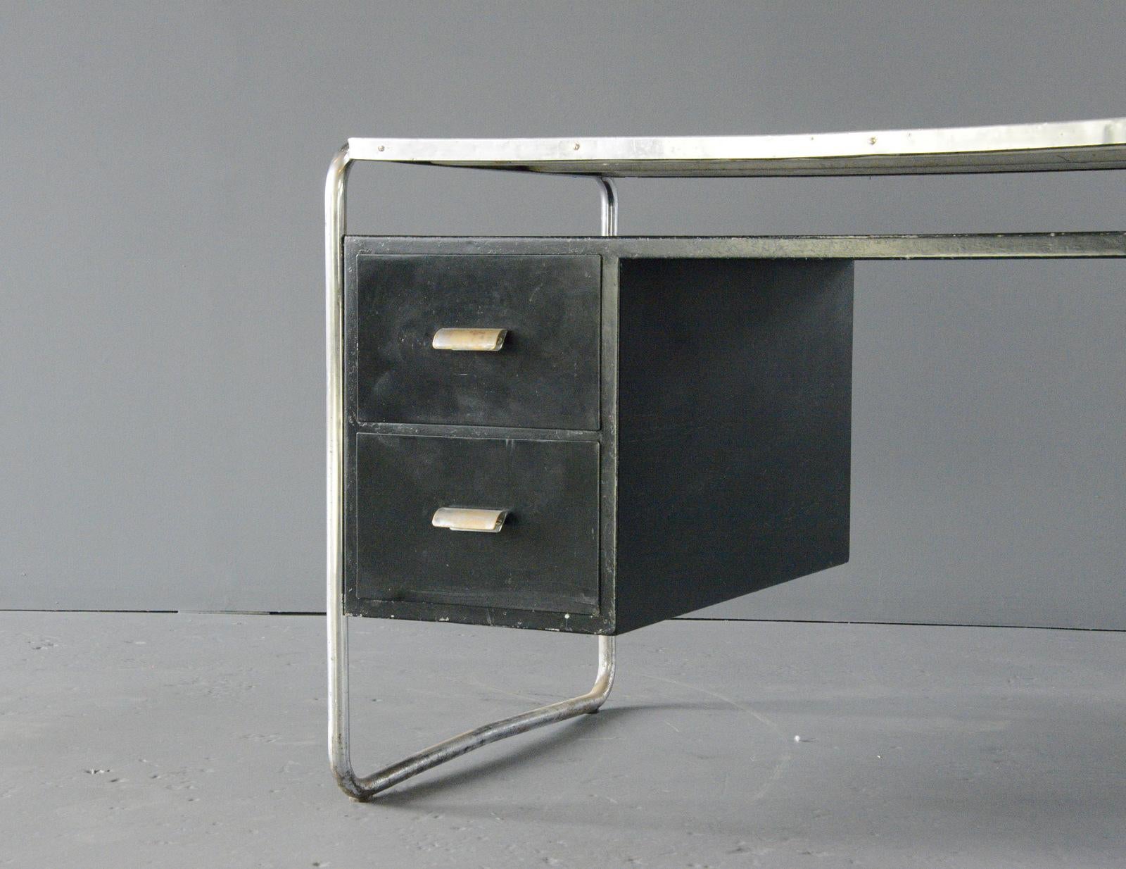 Mid-20th Century Tubular Steel Bauhaus Desk By Mauser Circa 1930s