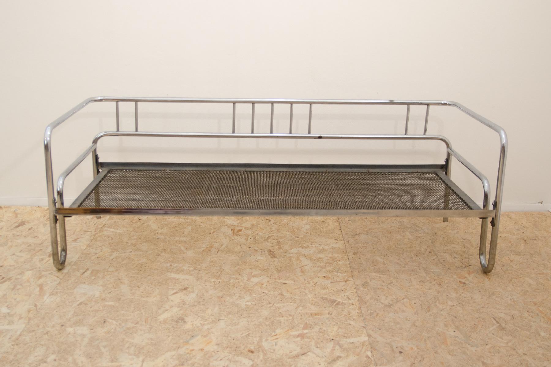 This chrome Bauhaus tubular steel sofa was amde in the former Czechoslovakia in the 1940´s.
The design probably follows the design of Anton Lorenz.
With the exception of minor patinated areas and scratches, the chrome plating is very well