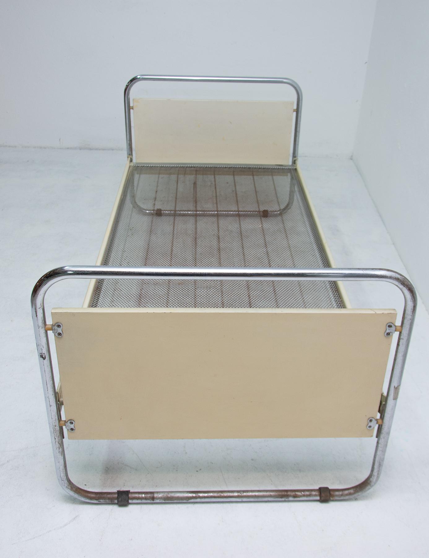 Tubular Steel Bed by Slezák, 1930´s, Czechoslovakia In Good Condition For Sale In Prague 8, CZ