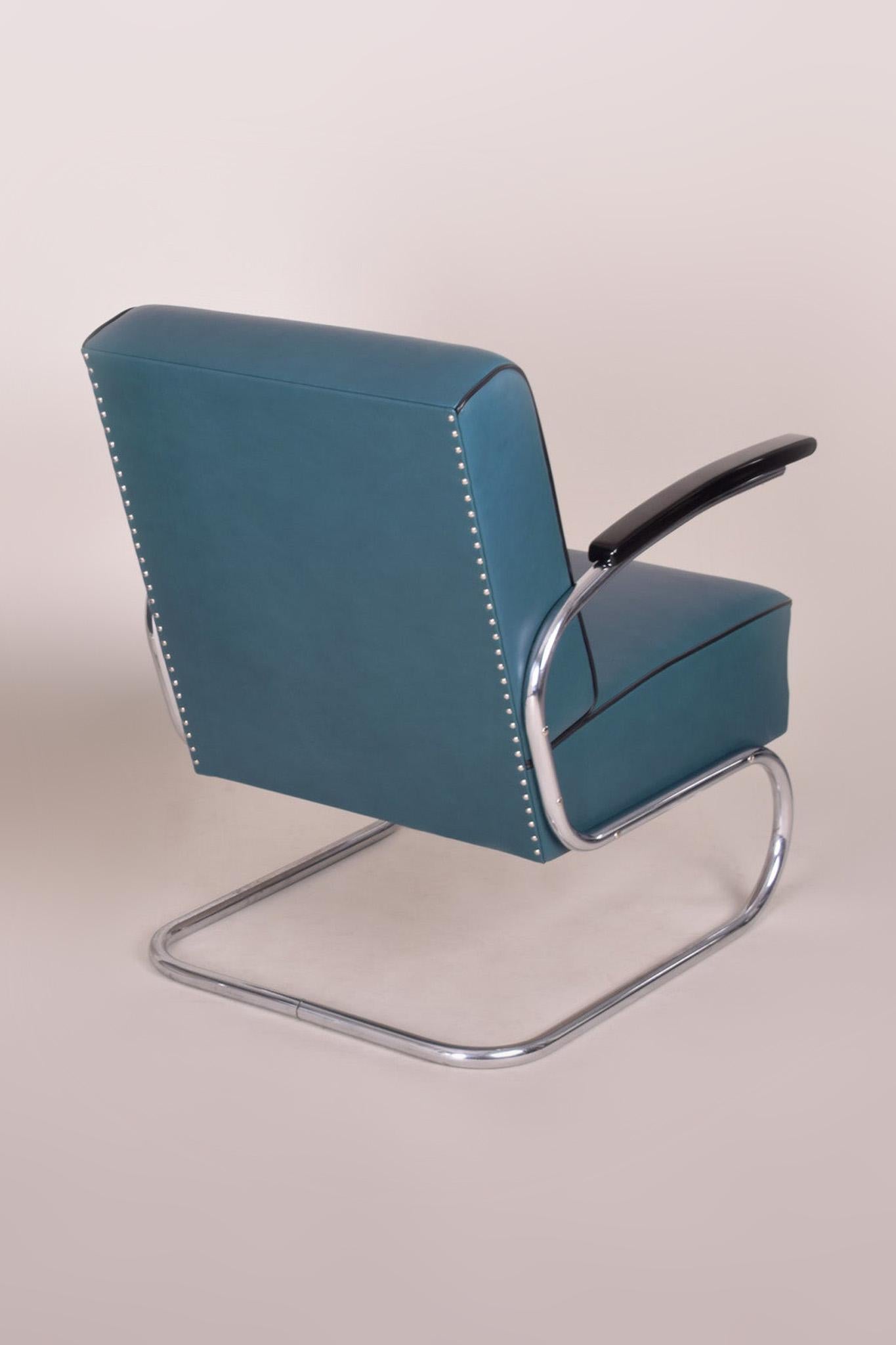Tubular Steel Cantilever Armchair in Art Deco, Chrome, New Blue Leather, 1930s In Good Condition For Sale In Horomerice, CZ