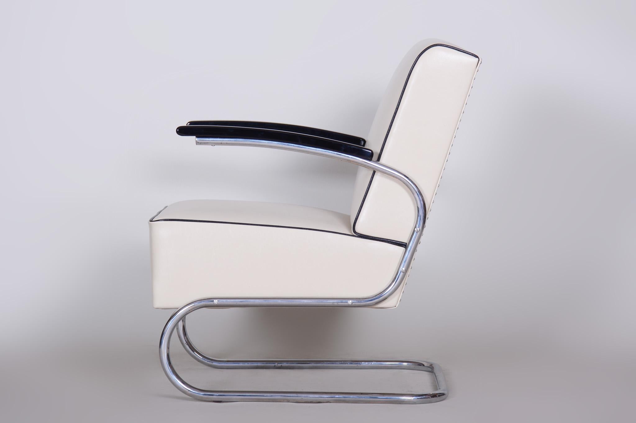 Tubular Steel Cantilever Armchair in Art Deco, Chrome, New Ivory Leather, 1930s In Good Condition For Sale In Horomerice, CZ